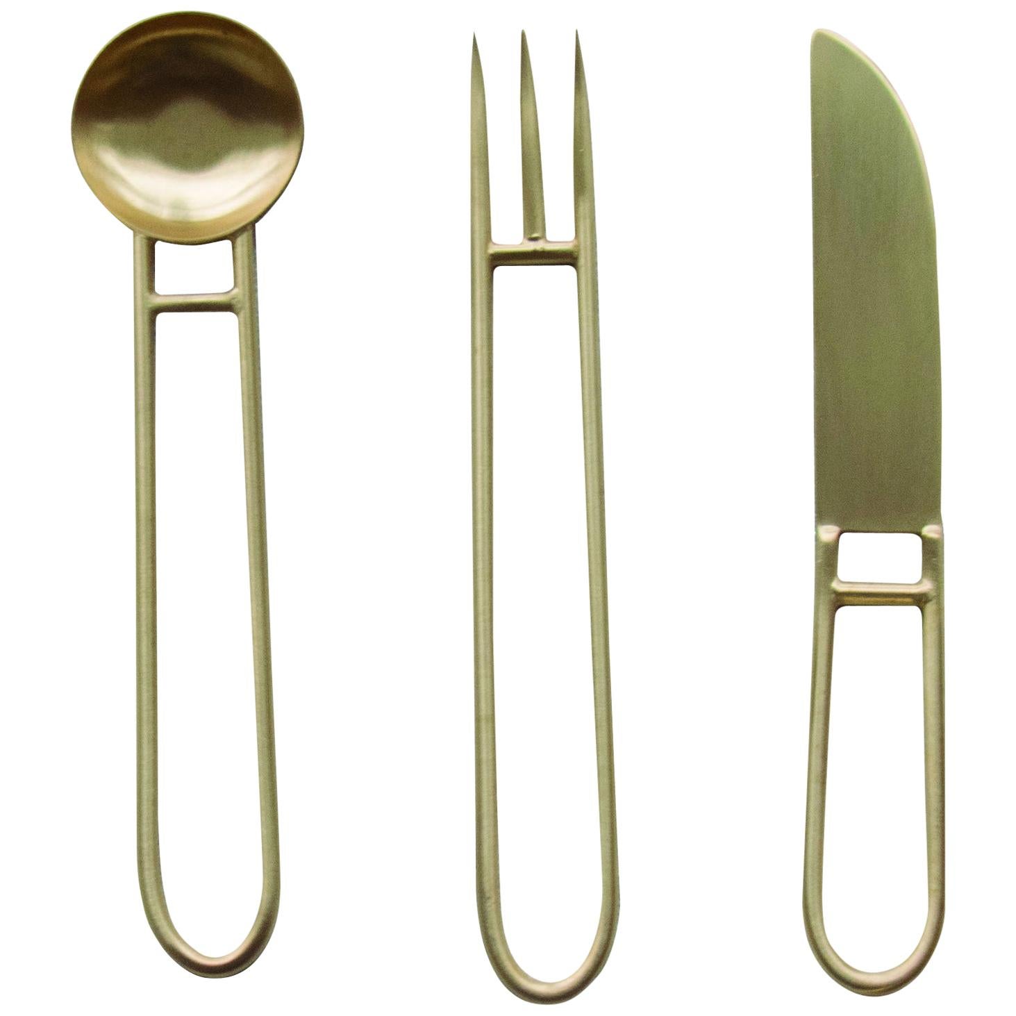 Elevate your dining experience with our Artefacto cutlery set. A fork, spoon, and knife – meticulously crafted from plated brass. Inspired by geometric forms and ornamental symbolism, this collection effortlessly combines modern aesthetics with