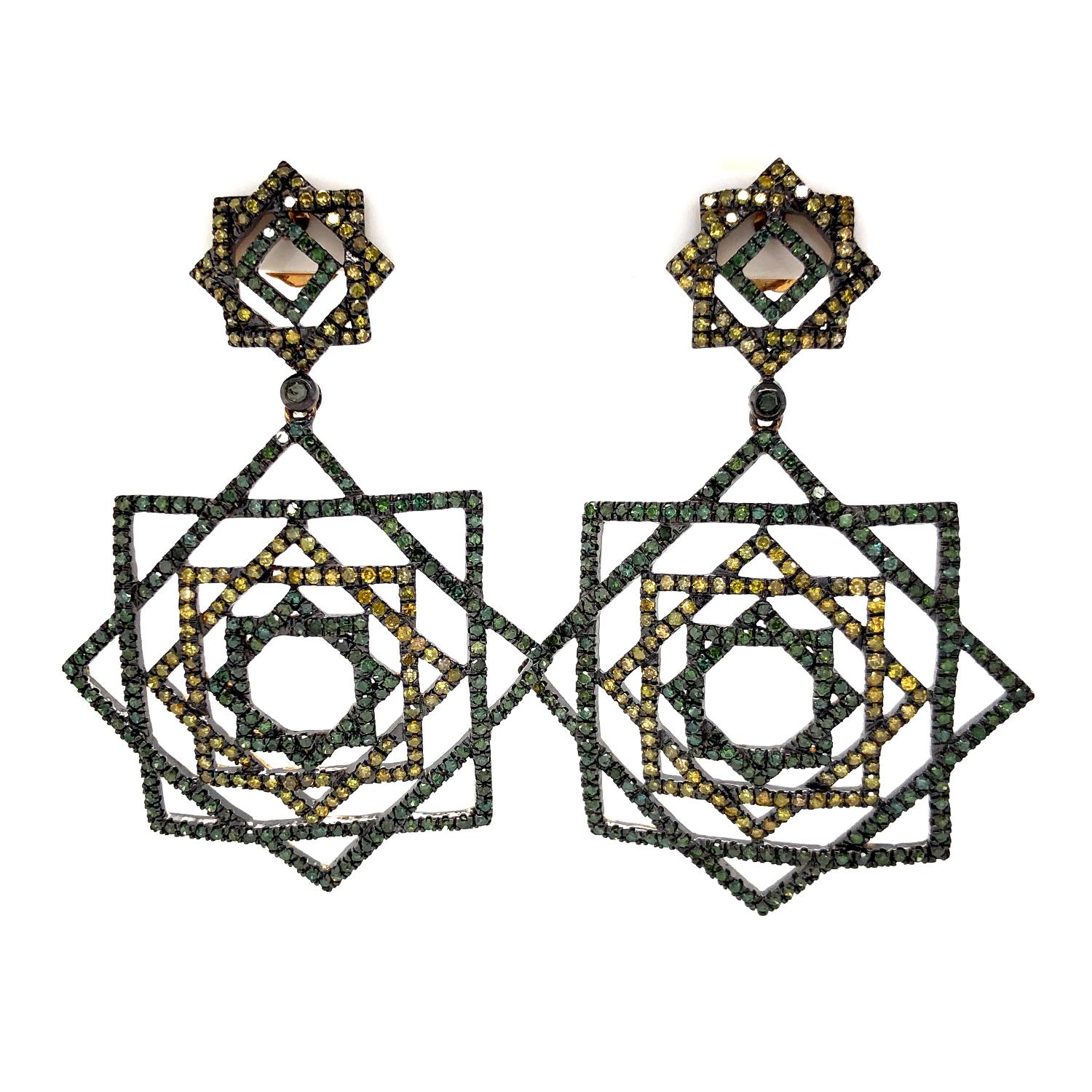 Geometric Dangle Earrings With Pave Diamonds Made In 18k Gold & Silver In New Condition For Sale In New York, NY