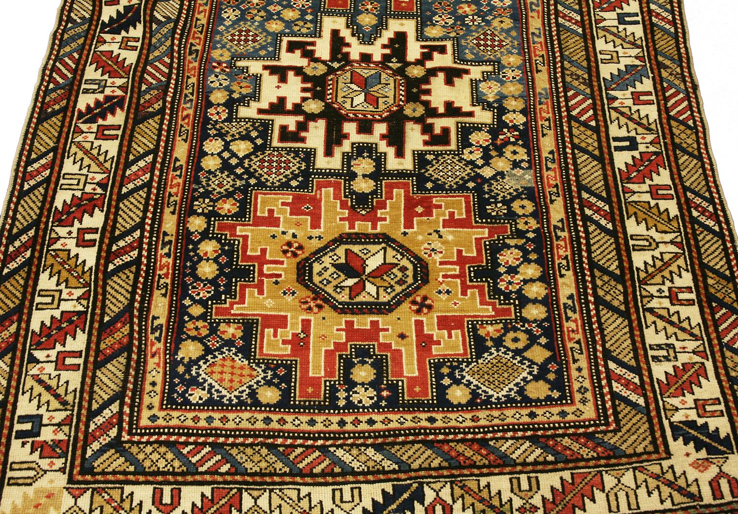 Noué à la main Tapis du Caucase Lezghi à motif géométrique en vente