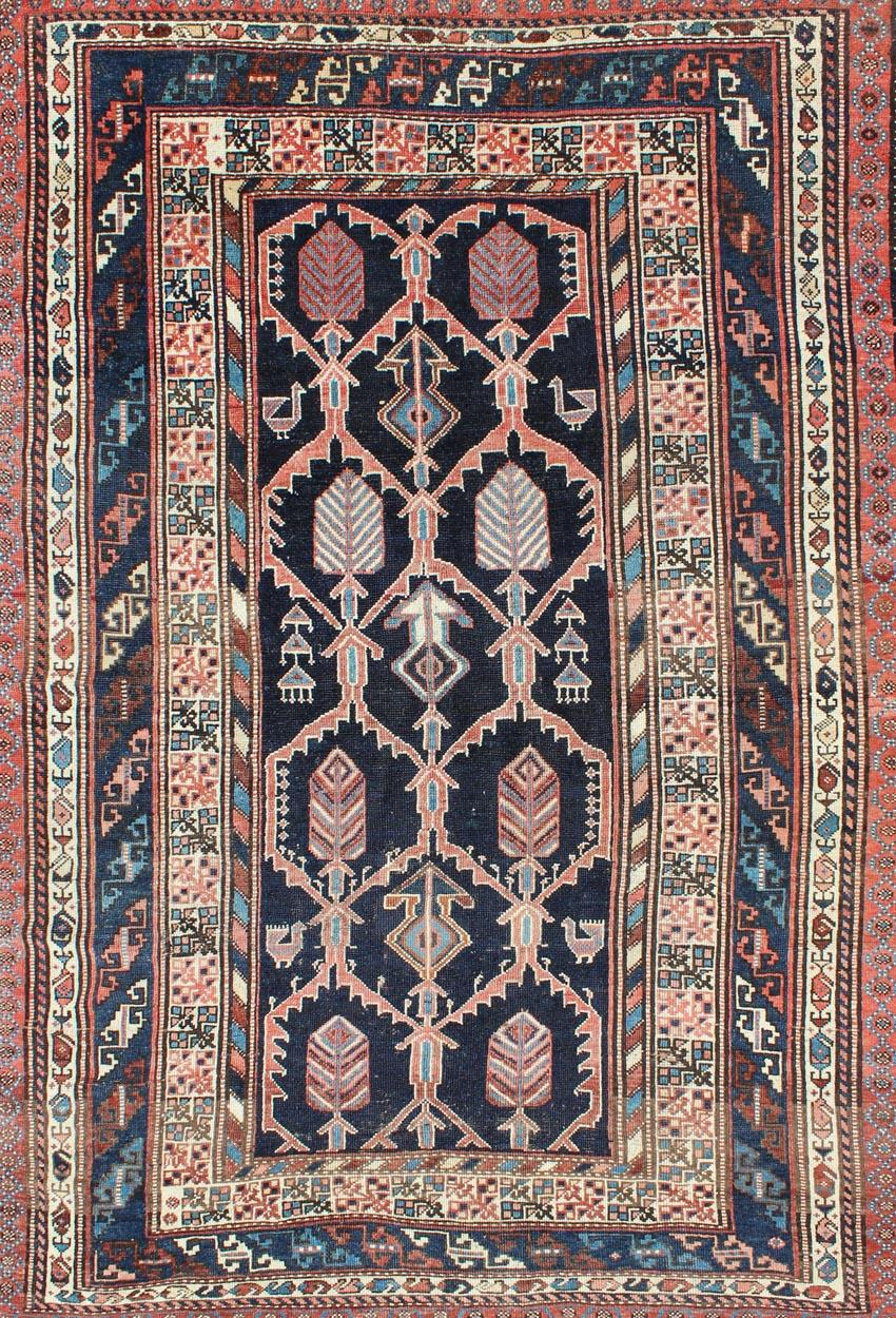 Antiker persischer Afshar-Teppich mit geometrischem Design und mehrlagiger Bordüre (Stammeskunst) im Angebot