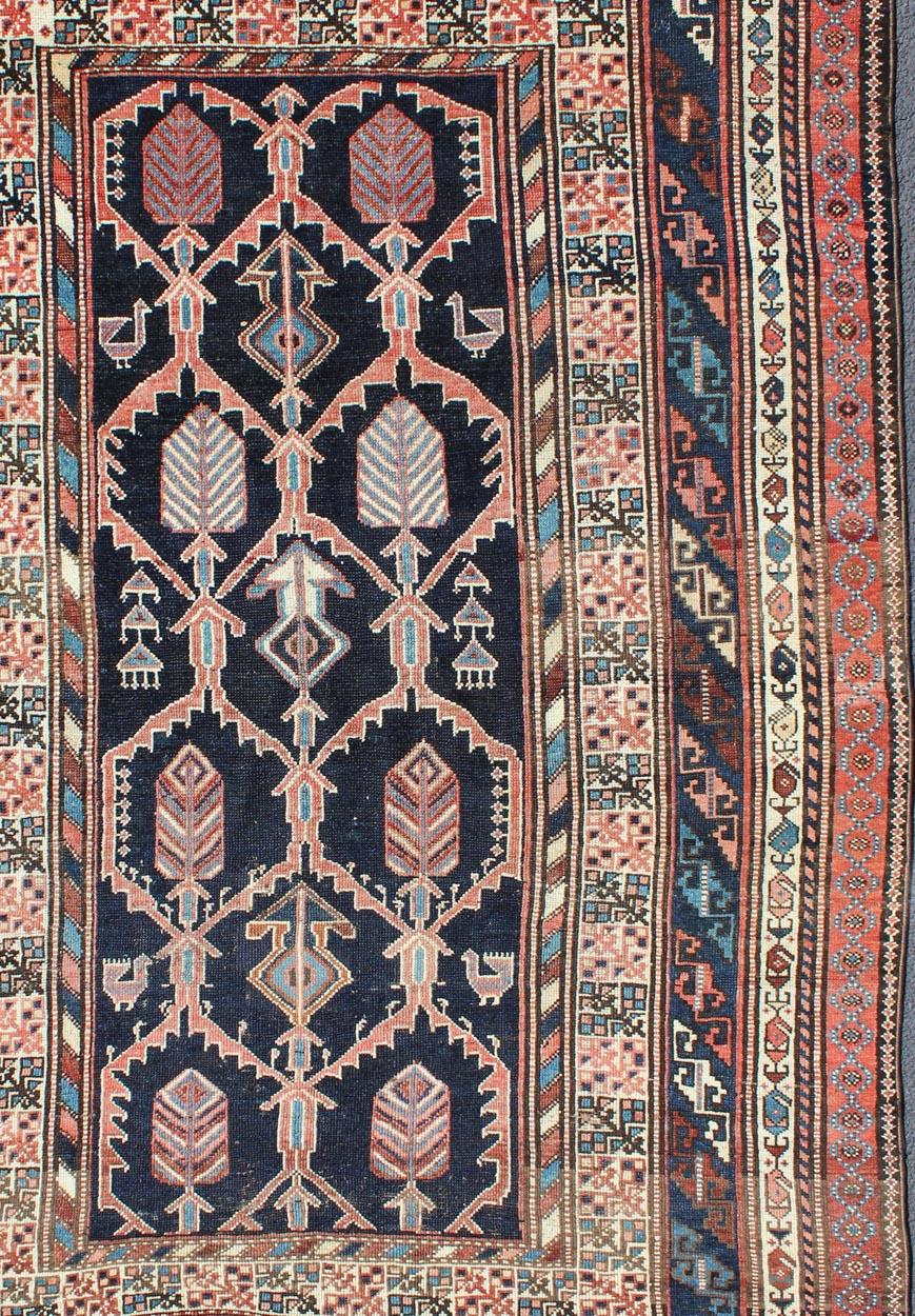 Antiker persischer Afshar-Teppich mit geometrischem Design und mehrlagiger Bordüre (Persisch) im Angebot