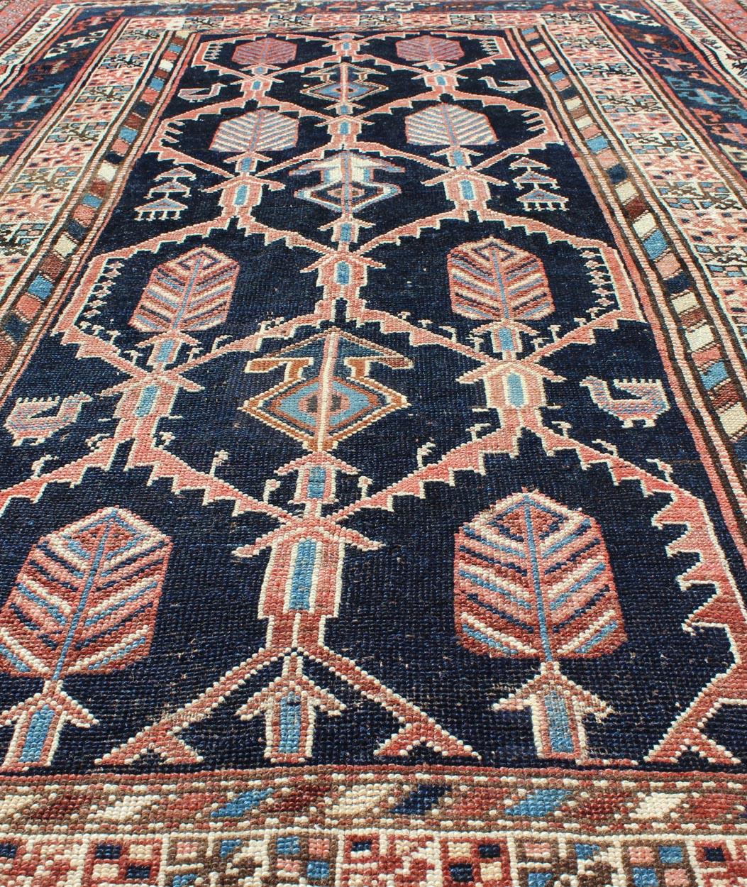 Antiker persischer Afshar-Teppich mit geometrischem Design und mehrlagiger Bordüre im Zustand „Gut“ im Angebot in Atlanta, GA