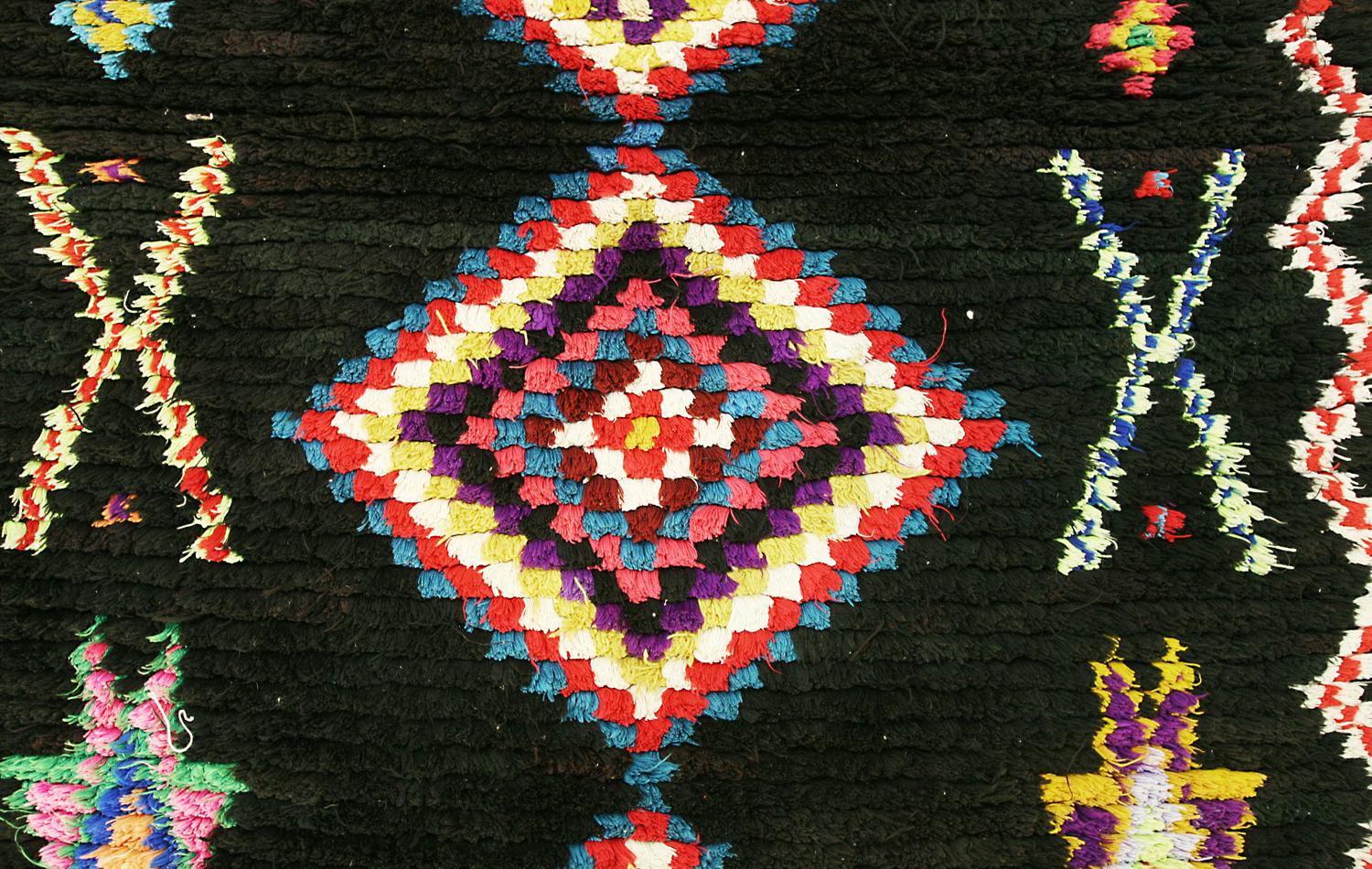 Marokkanischer Marrakesch-Teppich im geometrischen Design in Grau & Schwarz im Vintage-Stil, ca. 1950 (Handgeknüpft) im Angebot