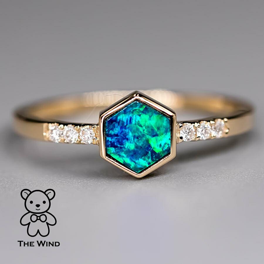 Bague en or jaune 14 carats avec doublet d'opales australiennes et diamants.



Expédition nationale gratuite par USPS First Class ! Sac ou boîte cadeau gratuit avec chaque commande !

L'opale, la reine des pierres précieuses, est l'une des plus
