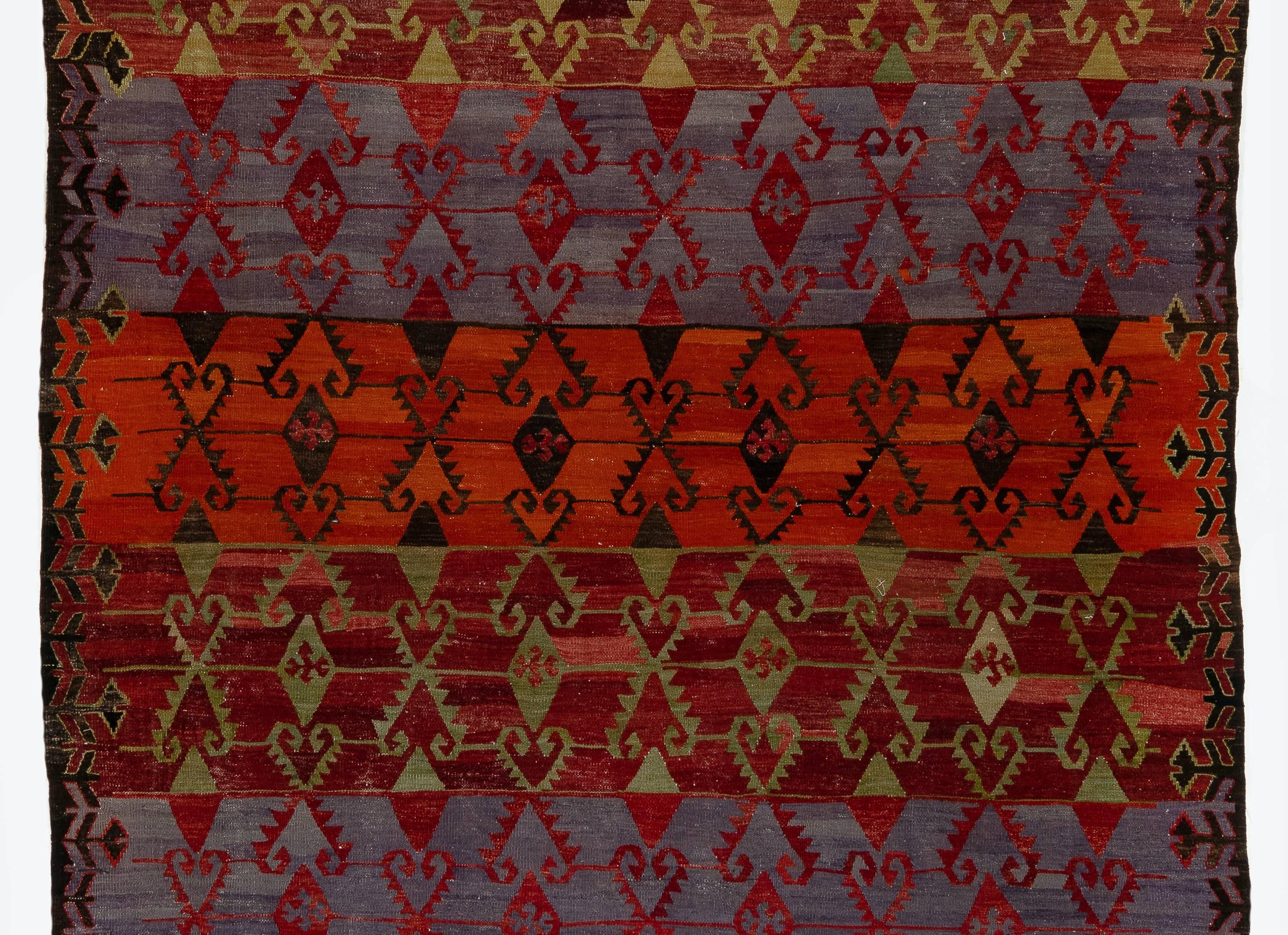 Turc Tapis de couloir Kilim turc vintage tissé à la main à motif géométrique motif « Flat-Weave » ( tissage à la feuille) de 6' x 13' en vente