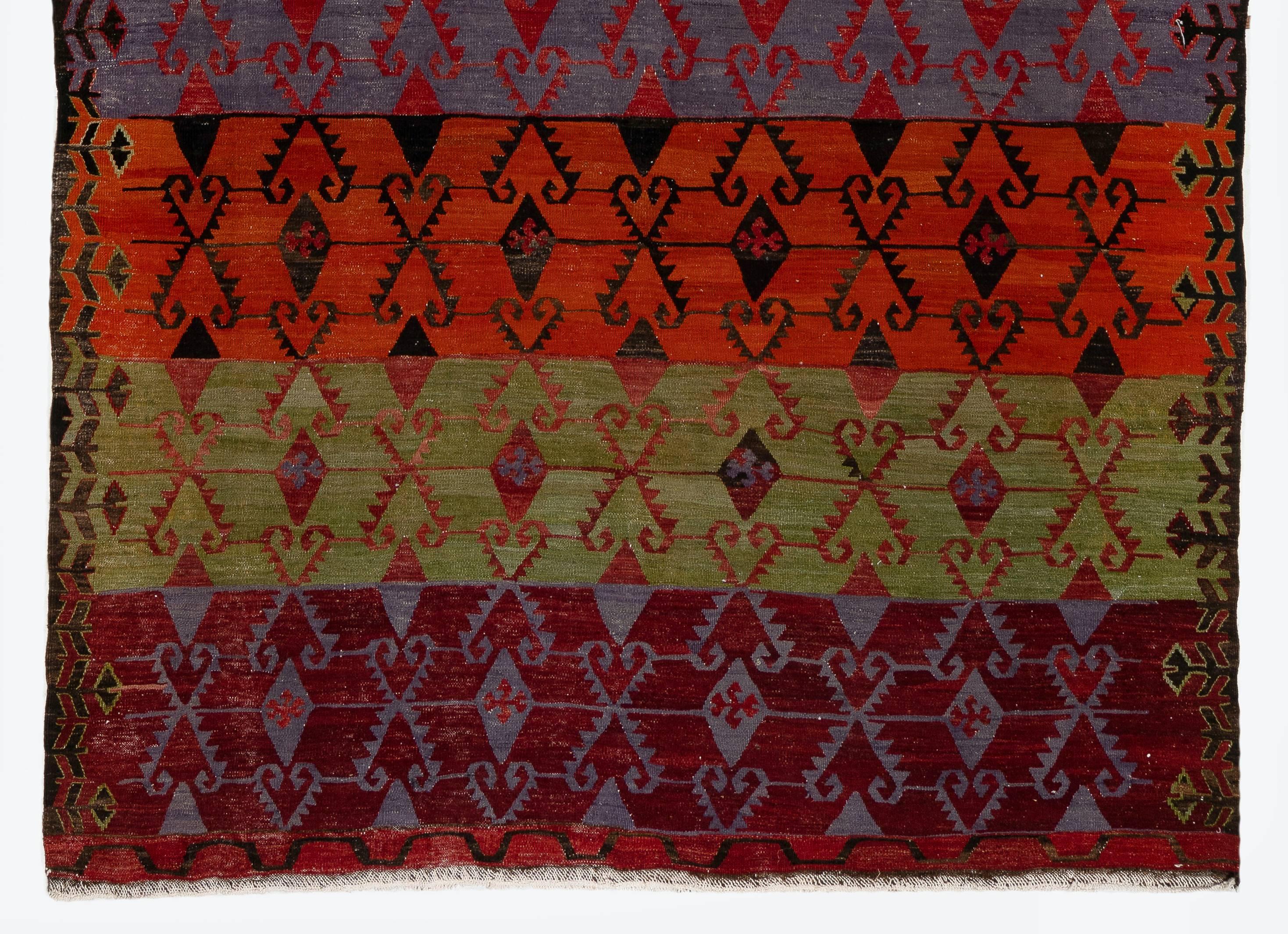 Tissé à la main Tapis de couloir Kilim turc vintage tissé à la main à motif géométrique motif « Flat-Weave » ( tissage à la feuille) de 6' x 13' en vente