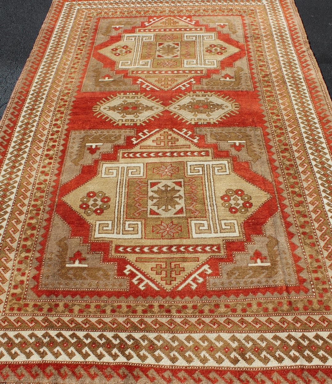 Geometric Design Vintage Turkish Oushak Rug in Beautiful Soft Red and Green For Sale 4