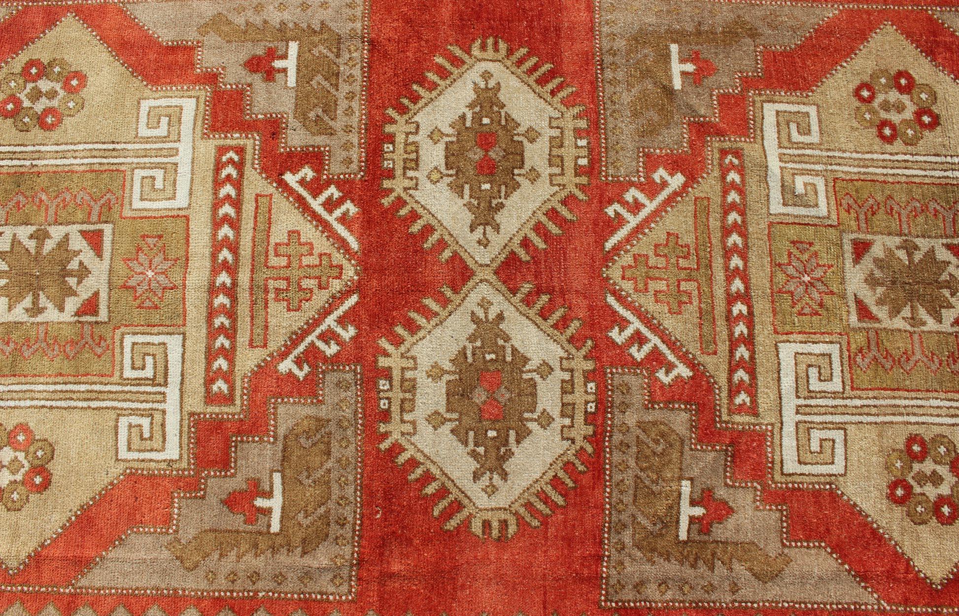 Geometric Design Vintage Turkish Oushak Rug in Beautiful Soft Red and Green For Sale 6