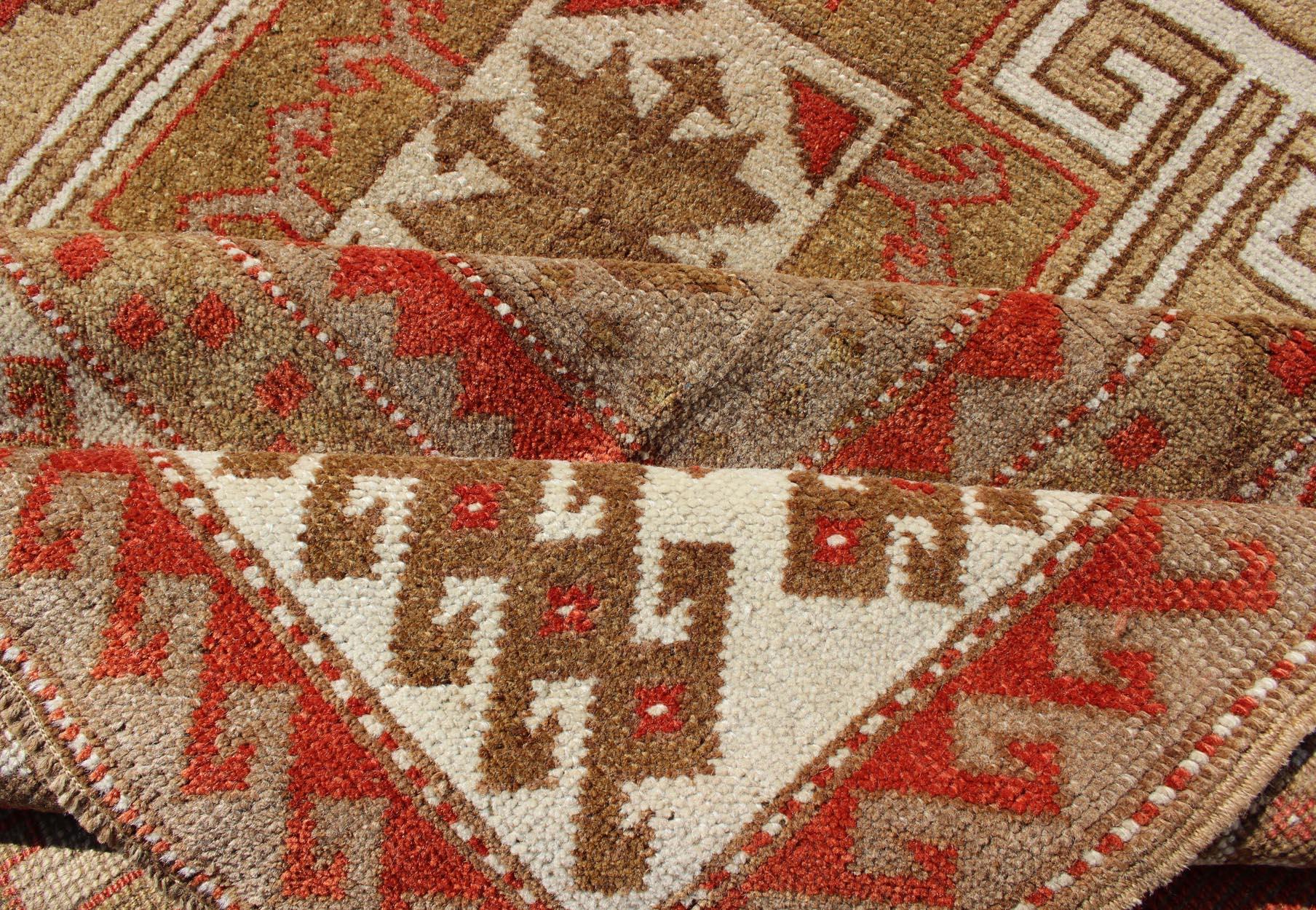 Mid-20th Century Geometric Design Vintage Turkish Oushak Rug in Beautiful Soft Red and Green For Sale