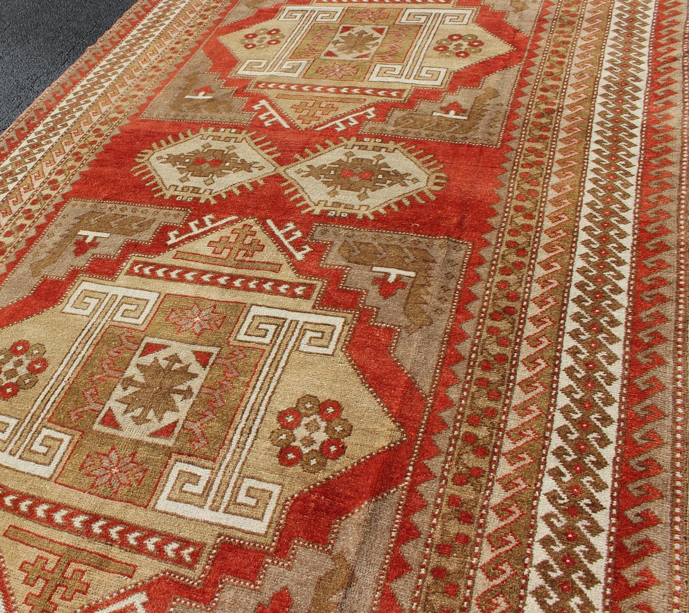 Geometric Design Vintage Turkish Oushak Rug in Beautiful Soft Red and Green For Sale 3