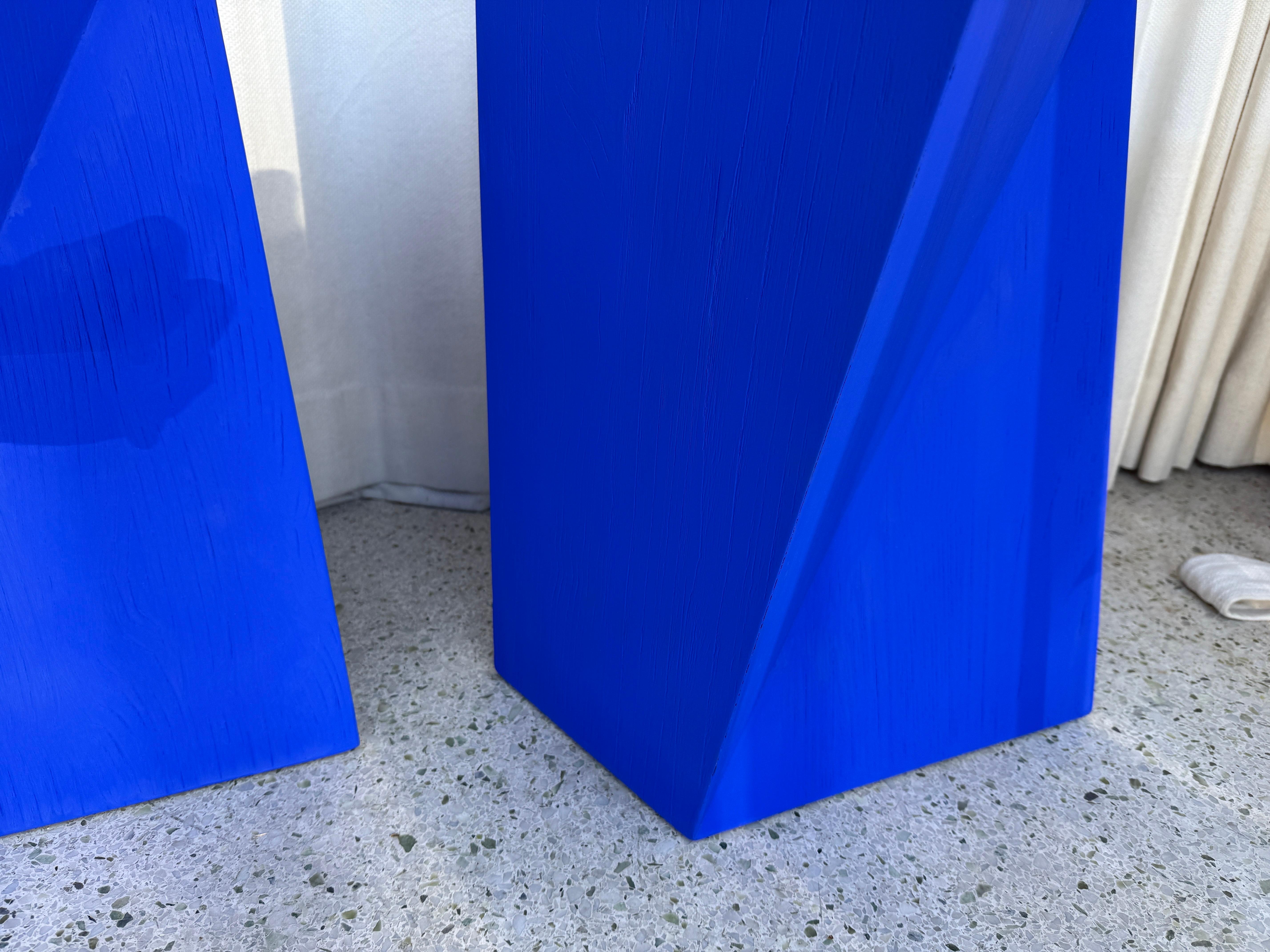 Français Tables d'appoint bleues Yves K., PAIR en vente