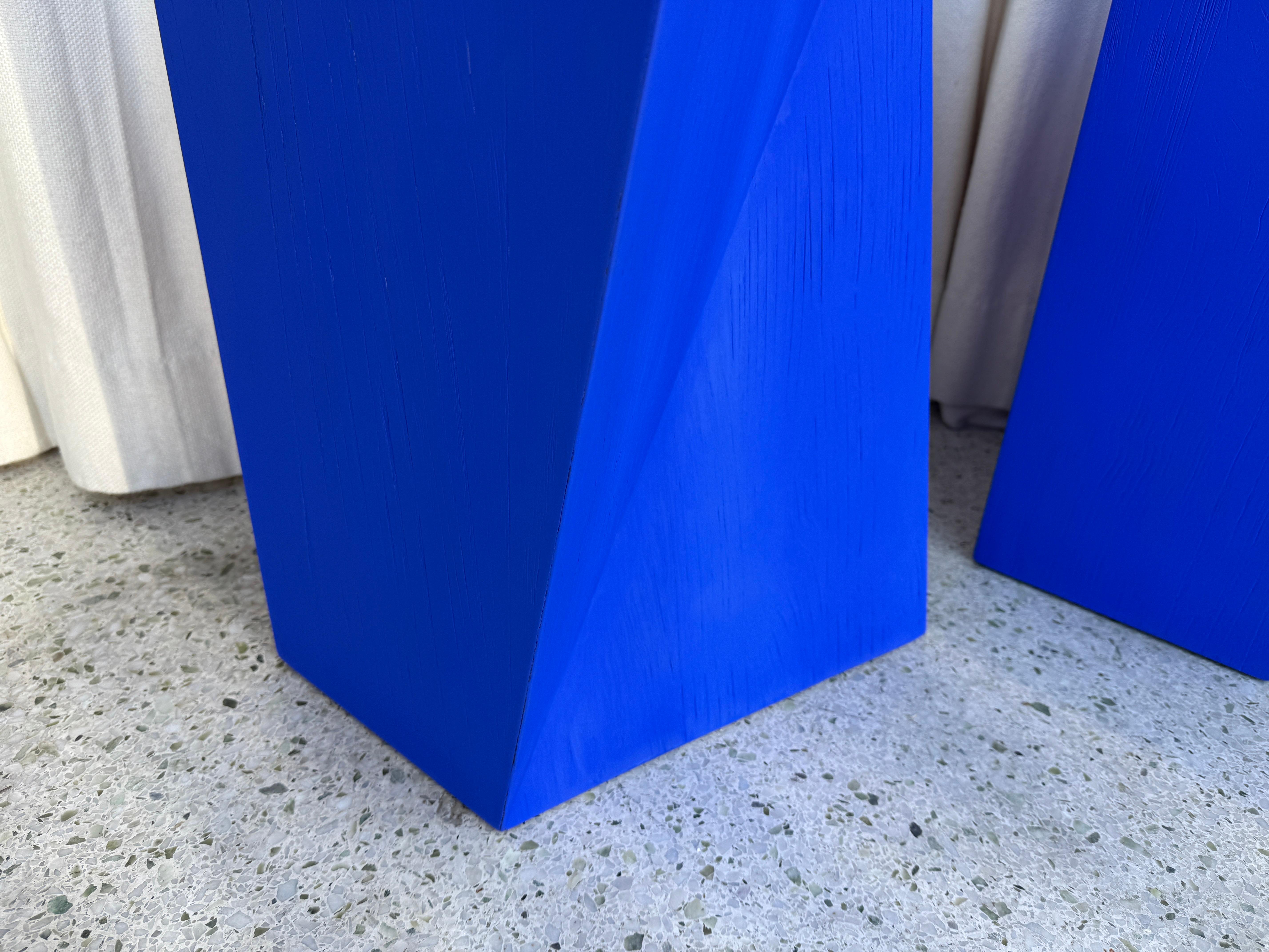Fin du 20e siècle Tables d'appoint bleues Yves K., PAIR en vente