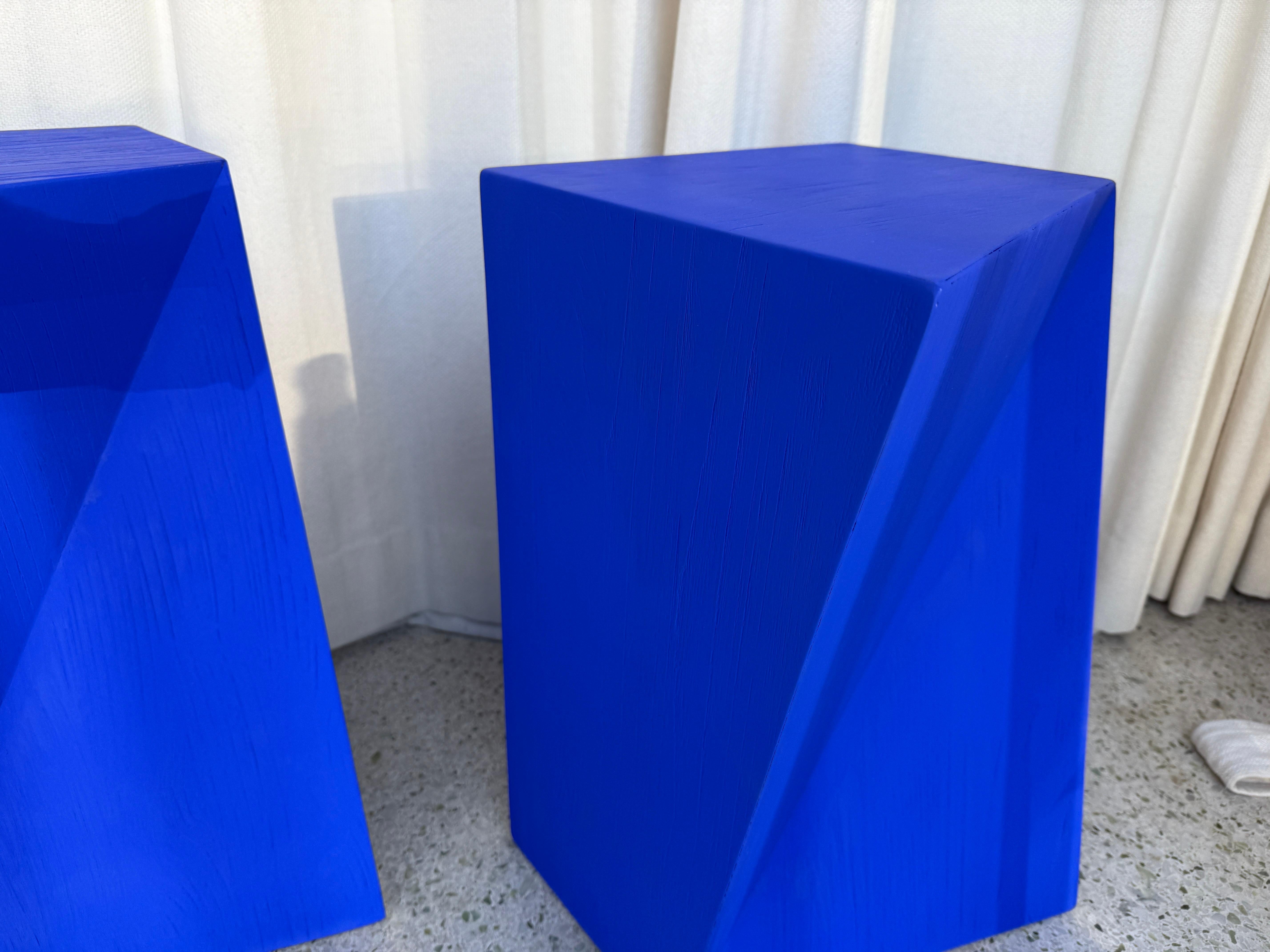 Tables d'appoint bleues Yves K., PAIR en vente 1