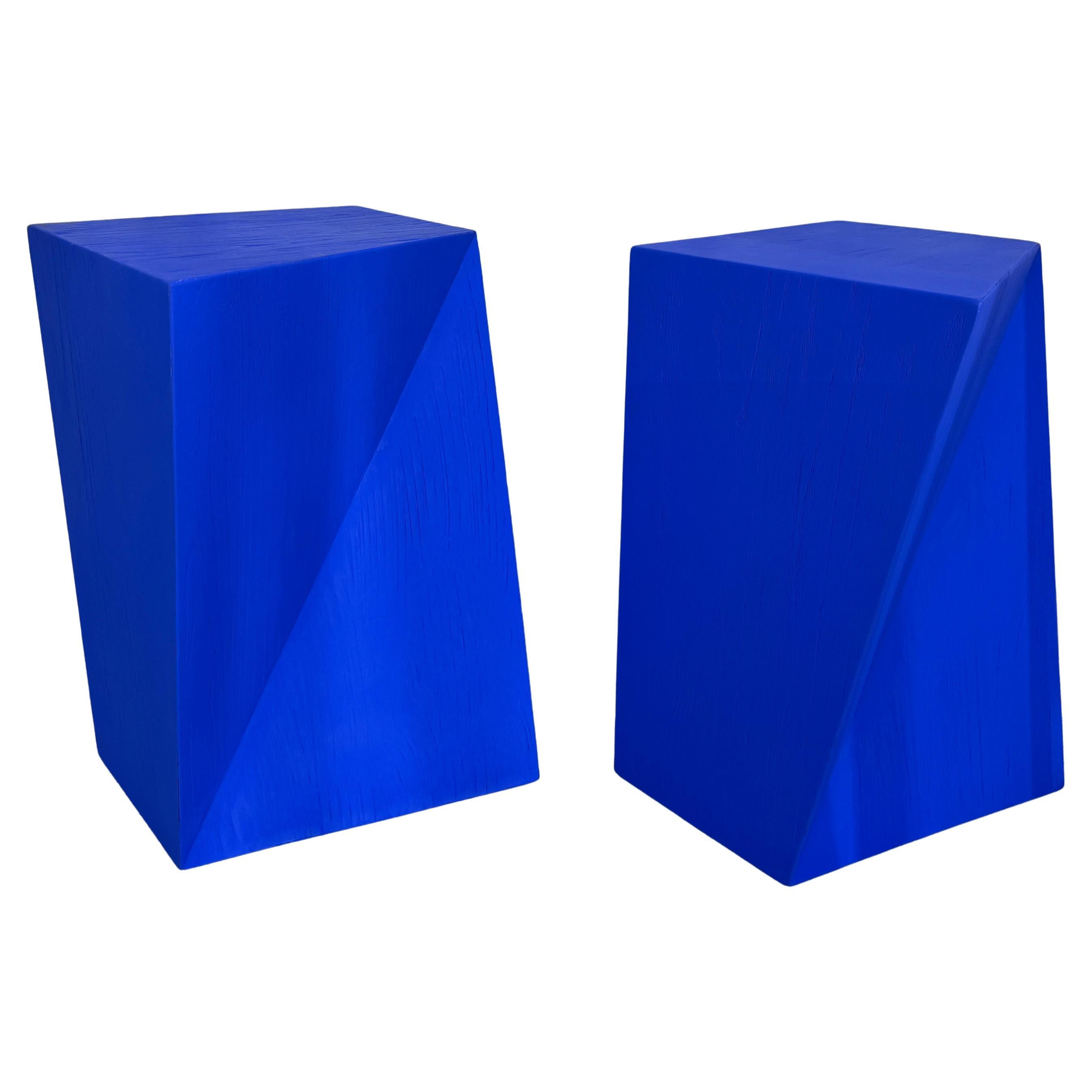 Mesas auxiliares de madera azul de diseño geométrico Yves K., PARES