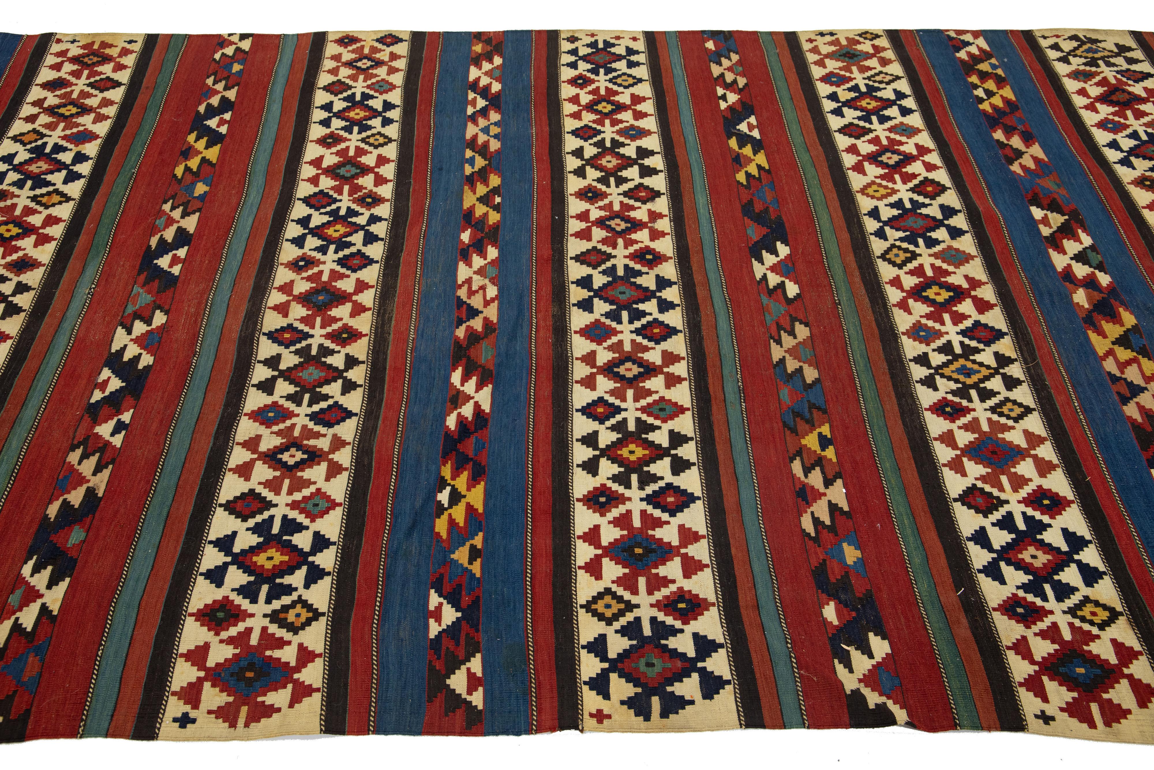 Alfombra de lana Kilim turca vintage de diseño geométrico finales del siglo XX en venta