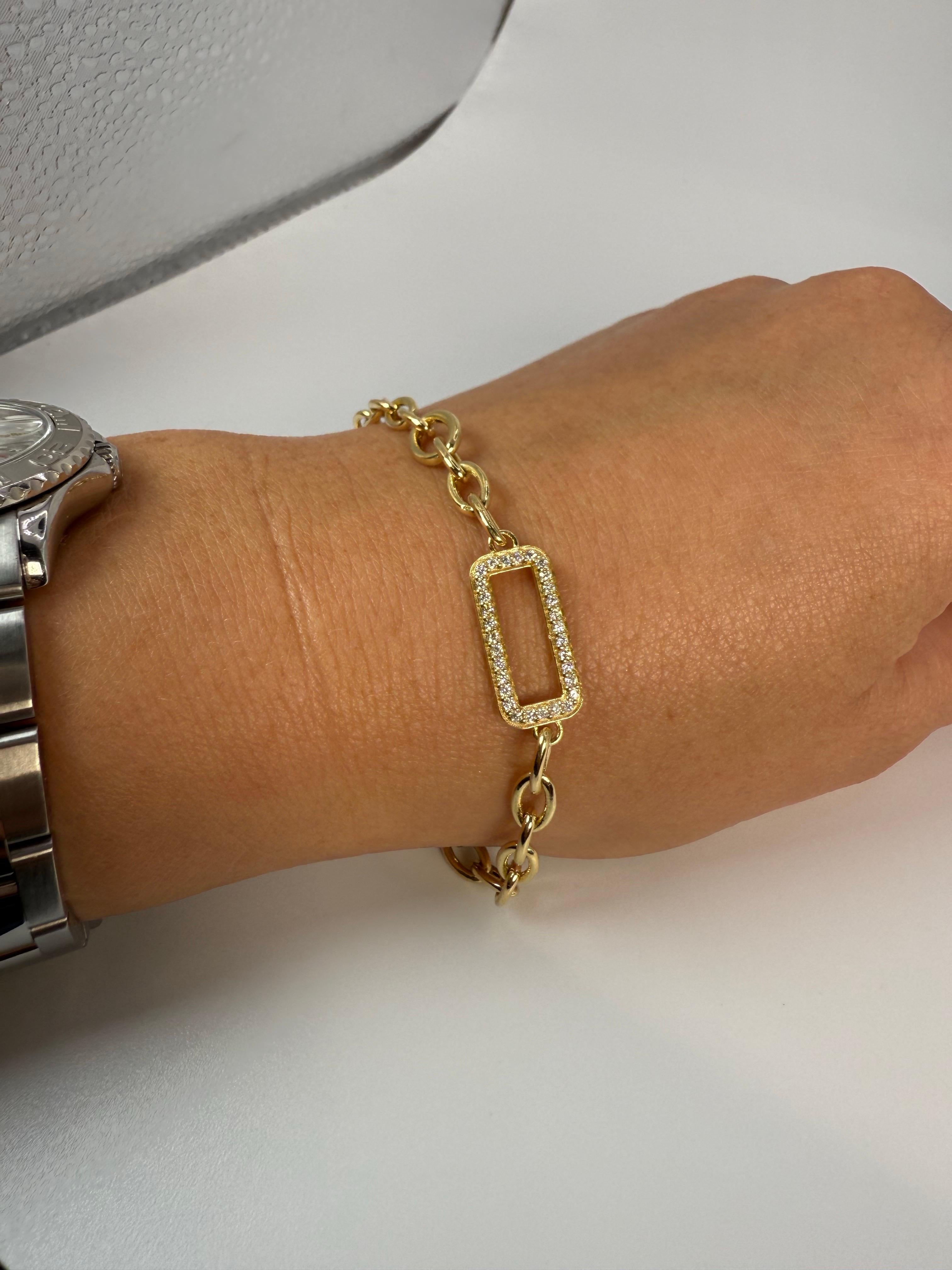 Geometric diamond bracelet 18KT gold 10 grams In Excellent Condition For Sale In Jupiter, FL