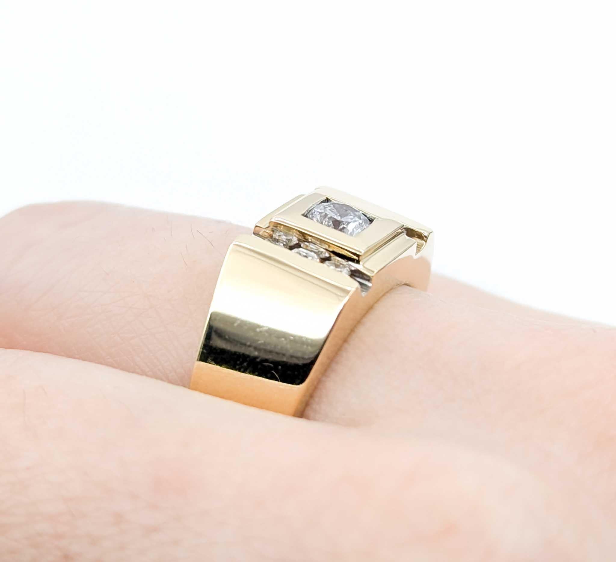 Contemporain Bague géométrique sertie de diamants en or jaune en vente