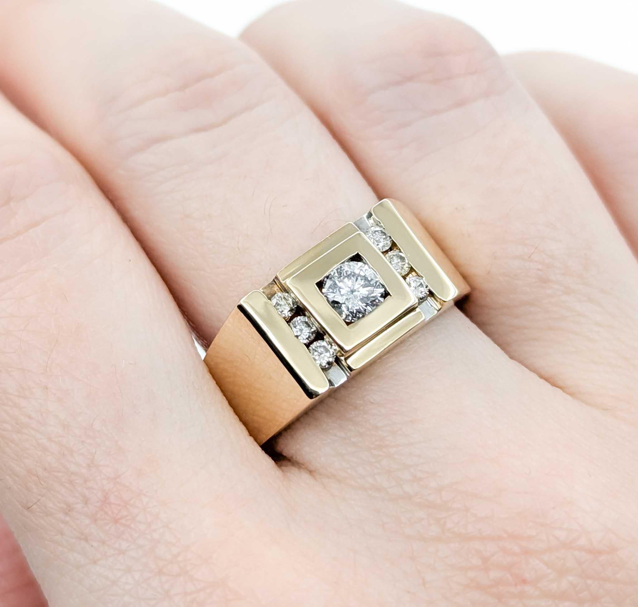Taille ronde Bague géométrique sertie de diamants en or jaune en vente