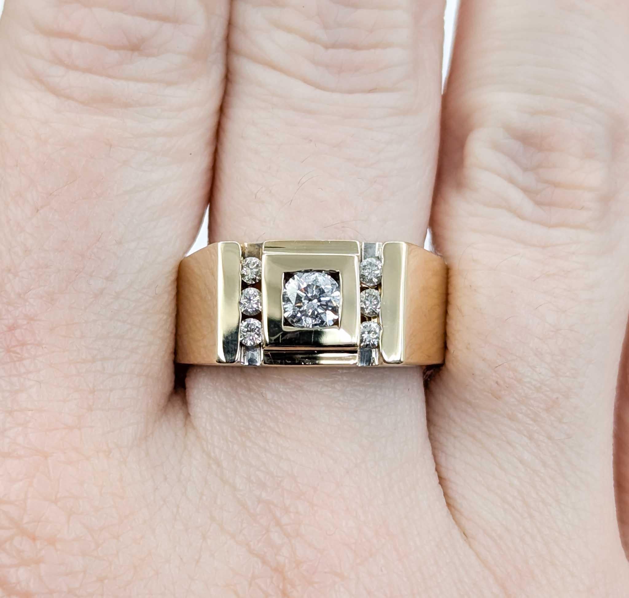 Bague géométrique sertie de diamants en or jaune Excellent état - En vente à Bloomington, MN