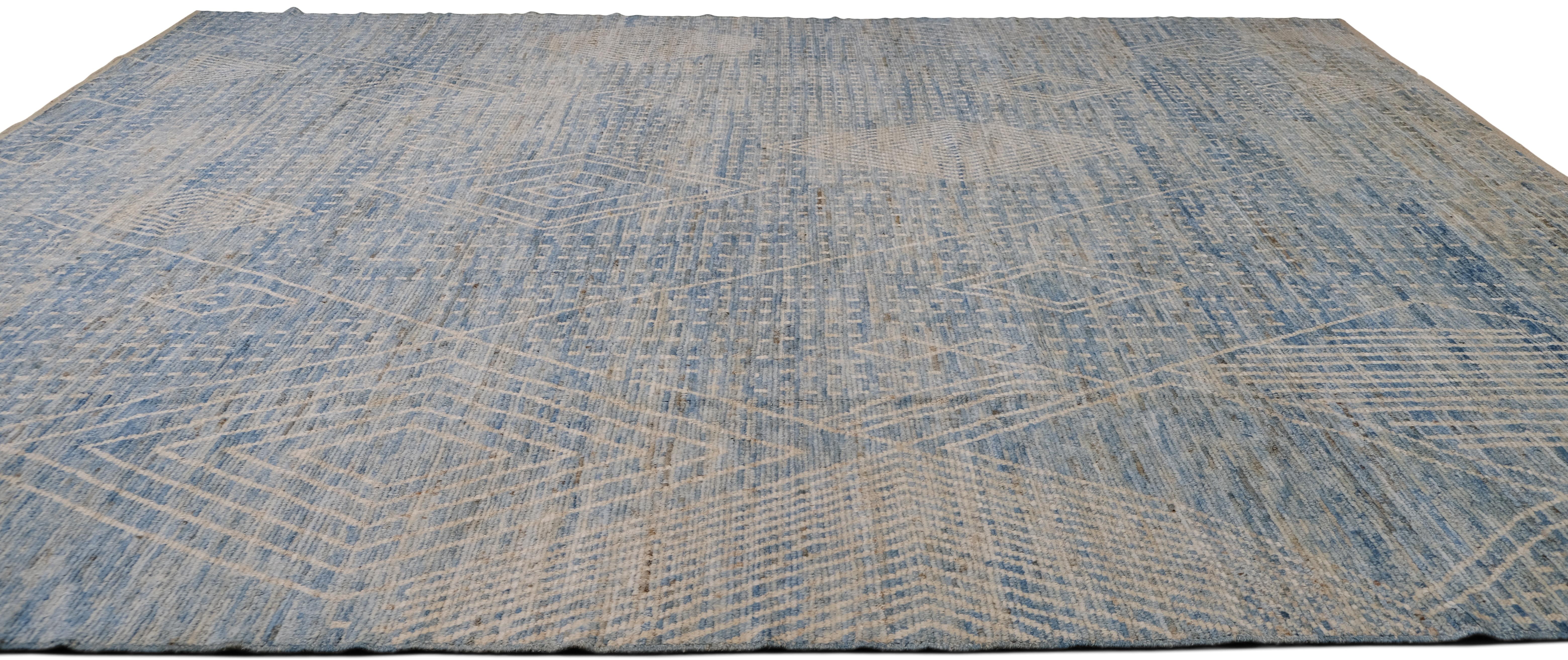 Moderne Tapis géométrique à motifs de diamants 13'8''x16'6'' en vente