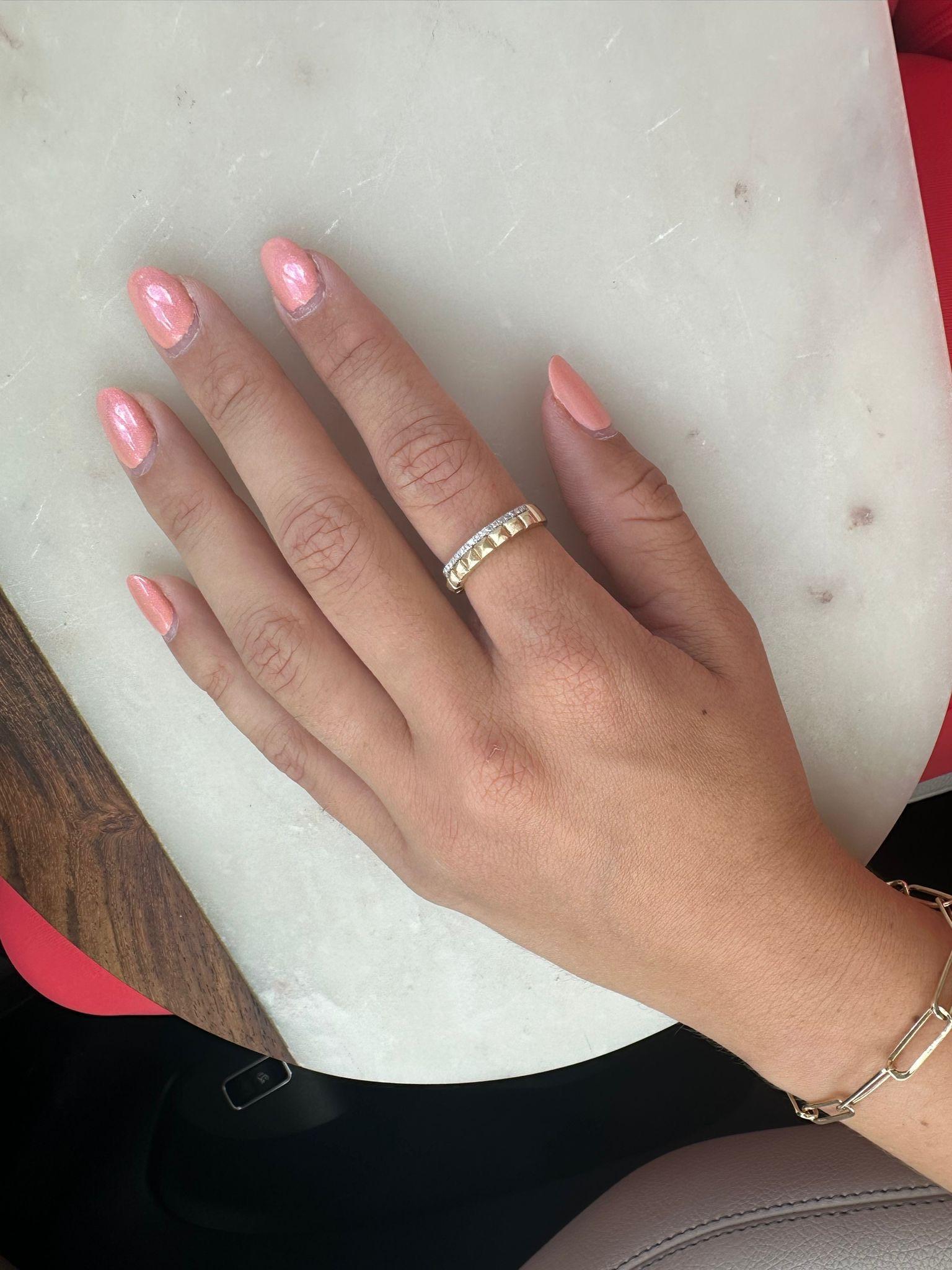 En vente :  Bague pyramide géométrique en or jaune 14 carats avec diamants 4