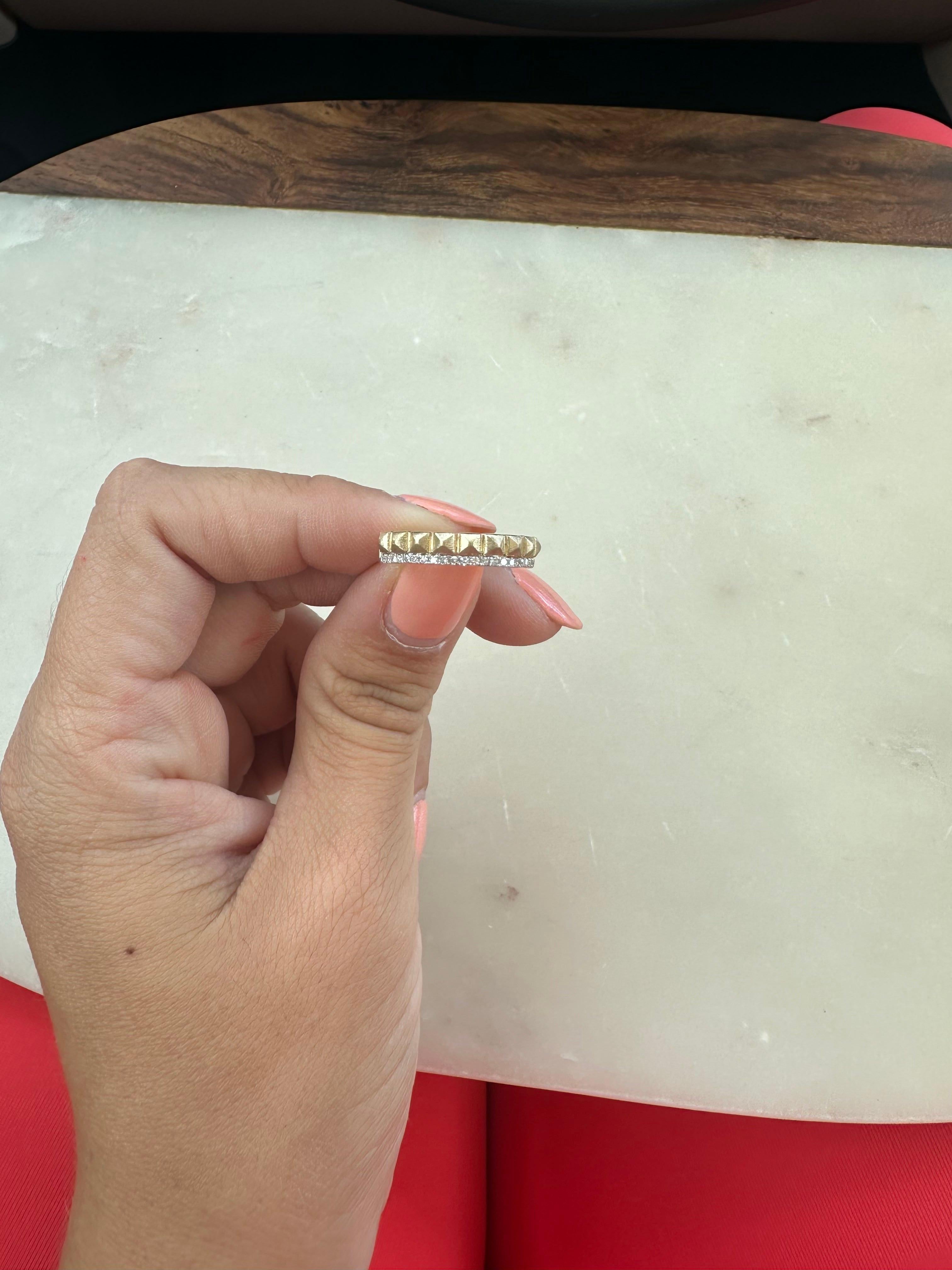 En vente :  Bague pyramide géométrique en or jaune 14 carats avec diamants 5