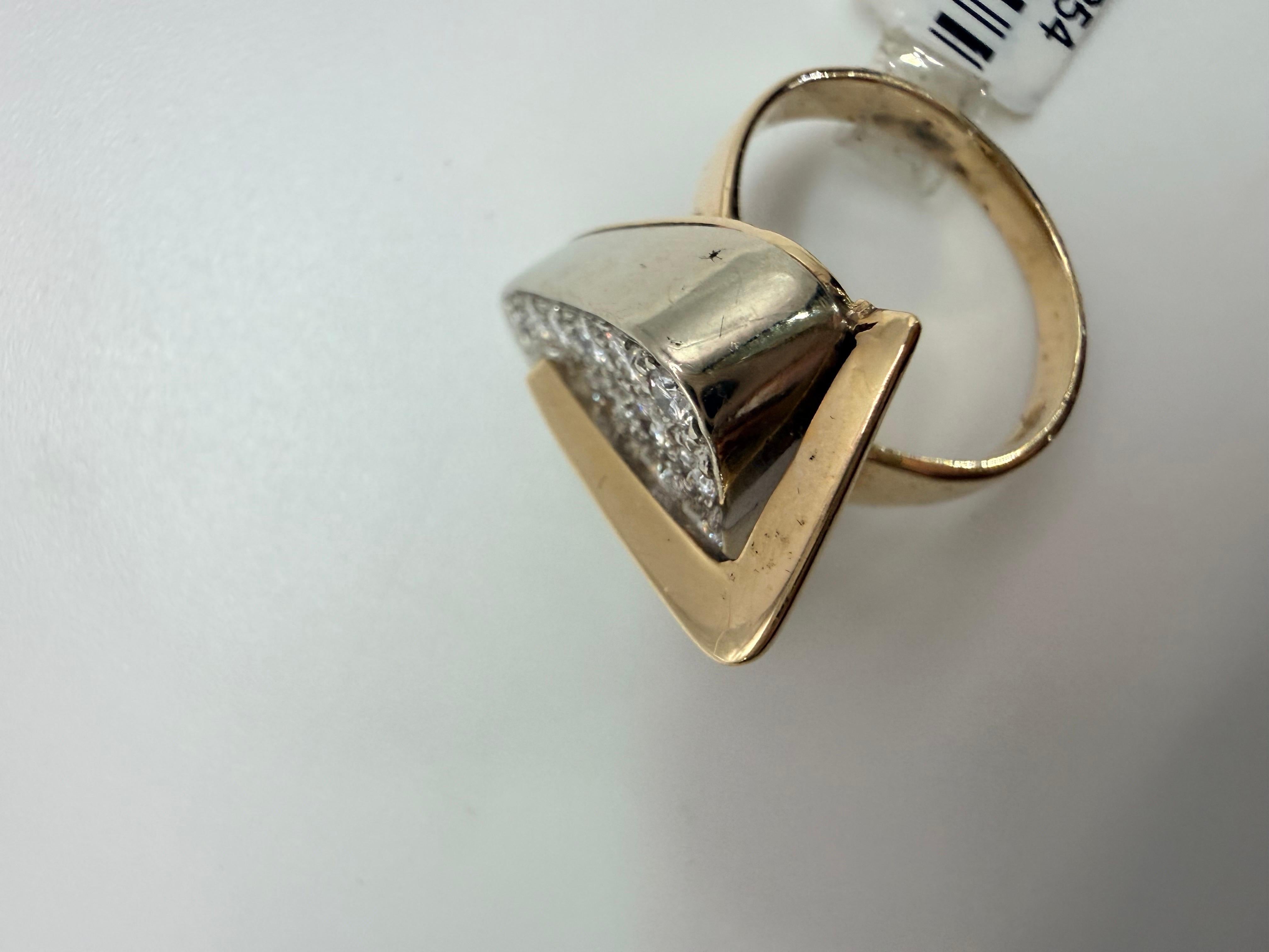 Seltene Handwerkskunst auf diesem geometrischen Diamantring in 14KT Gold mit 1,30 Karat VS-SI Diamanten, F-G Farbe, zur Perfektion gefasst, Größe 5 und kann in der Größe geändert werden.

**Alle Artikel verlassen unser Haus mit einem Zertifikat auf