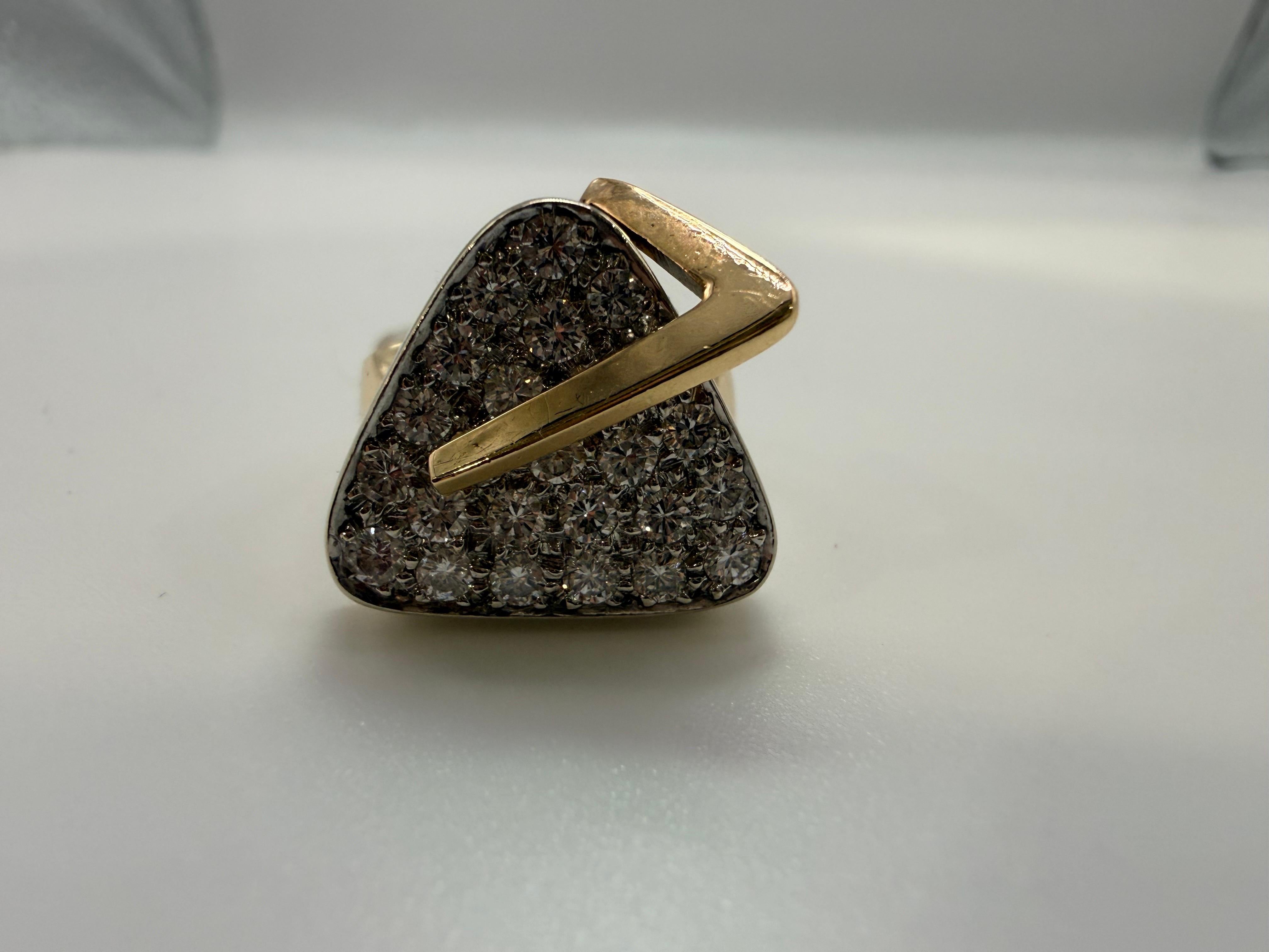 Geometrischer Diamantring 14KT Gold Trillion Diamantring 1,30 Karat im Zustand „Neu“ im Angebot in Boca Raton, FL
