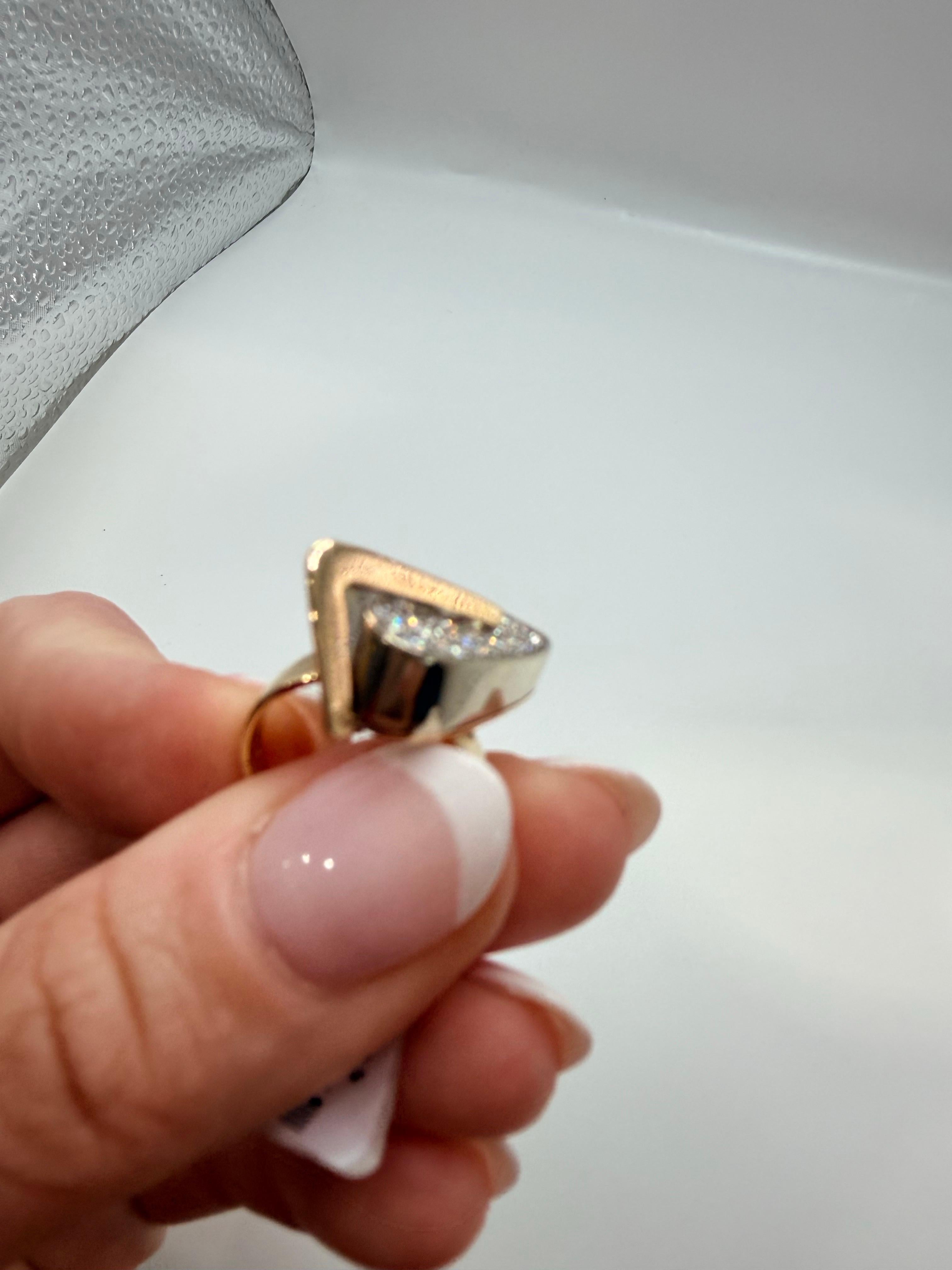 Geometrischer Diamantring 14KT Gold Trillion Diamantring 1,30 Karat für Damen oder Herren im Angebot