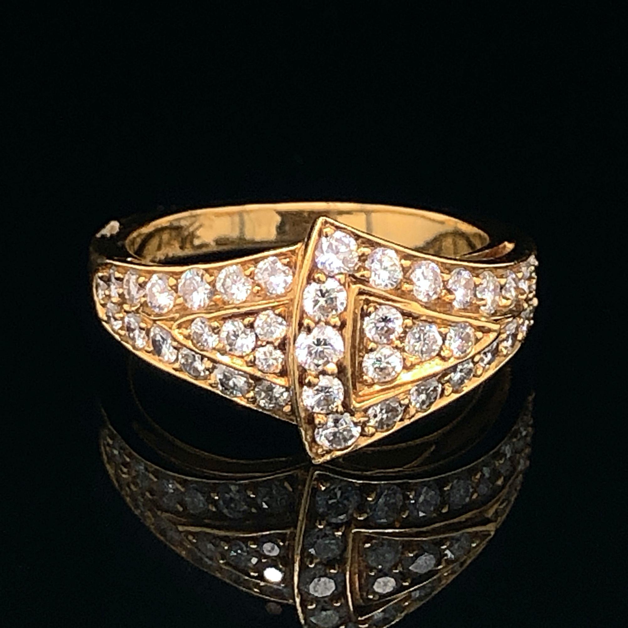 A diamond ring in 18k yellow gold, by Chaumet, France, 20th Century. The ring is set with round brilliant cut diamonds of very fine quality (E-F colour and VVS-IF clarity), weighing a total of approximately 1.2 carats.

The ring is signed Chaumet