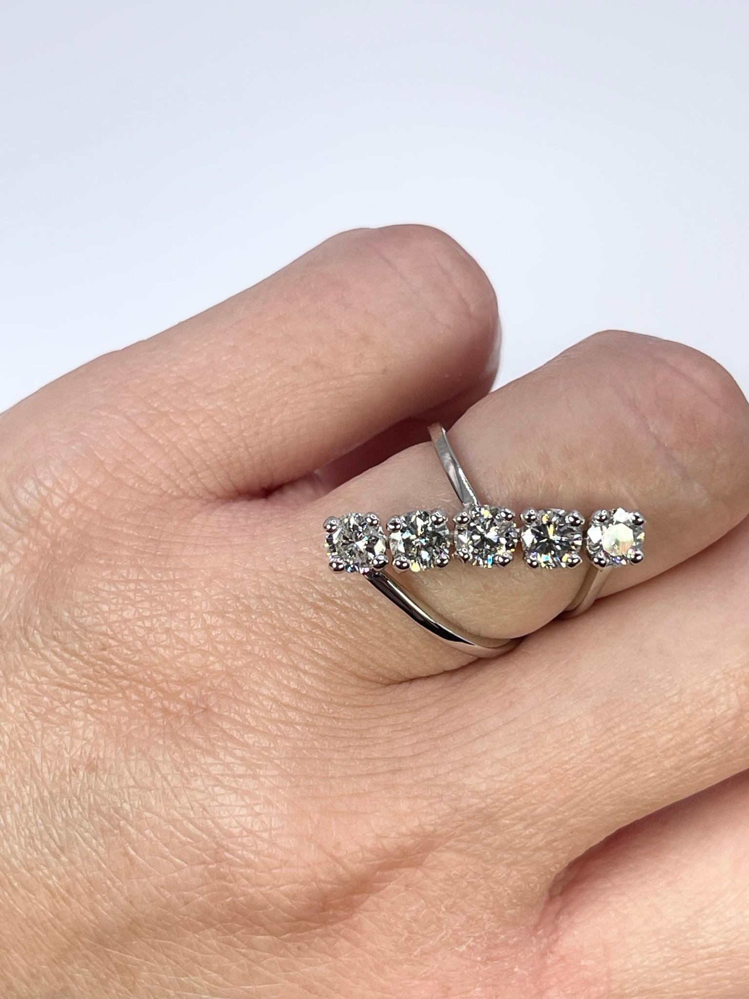 Geometric Diamond Ring Platinum Diamond Ring Art Diamond Ring Rare Piece In New Condition For Sale In Jupiter, FL