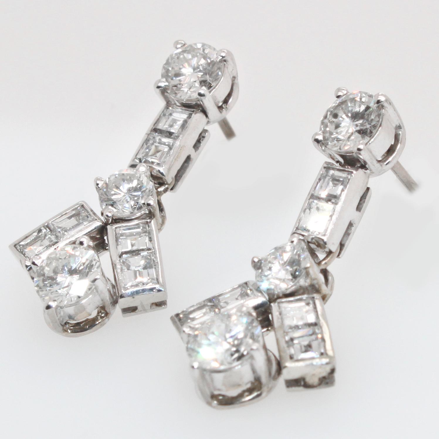 Geometric Diamond Solitaire Earrings, 1960s In Excellent Condition For Sale In Idar-Oberstein, DE