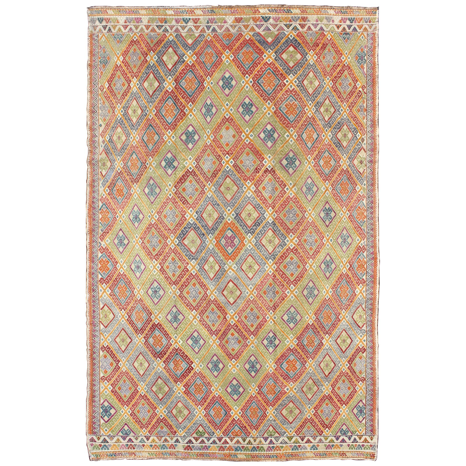 Rug & Kilim vintage a diamanti geometrici, luminoso e colorato
