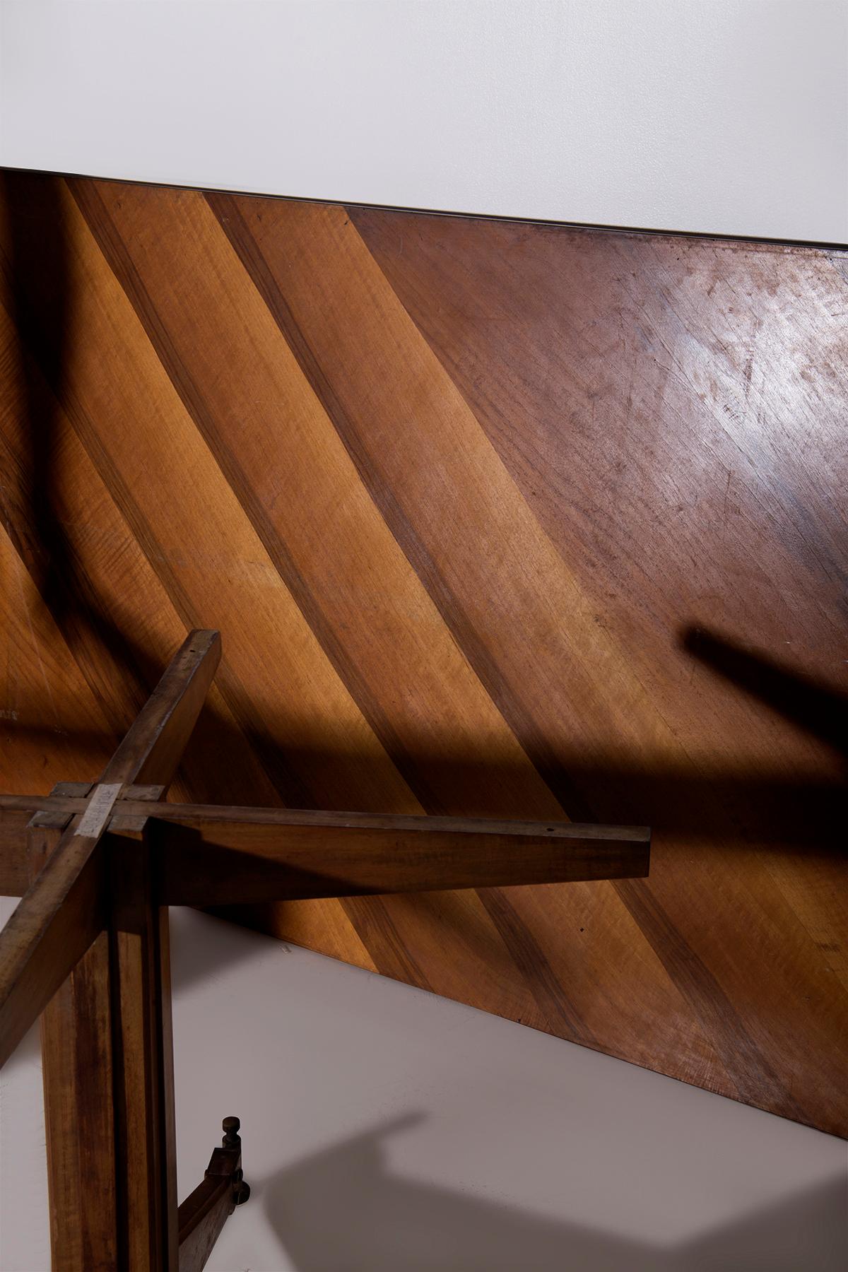 This mid-century dining table is a sublime example of the craftsmanship by Permanente Mobili Cantù. Crafted from solid wood, this piece reflects the clean lines and geometric shapes characteristic of the 1950s, embodying the elegance and