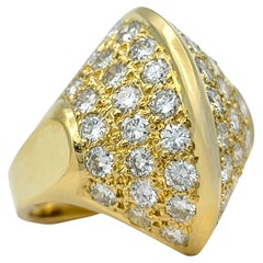 Bague cocktail en or jaune 18 carats avec pavé de diamants en forme de dôme géométrique