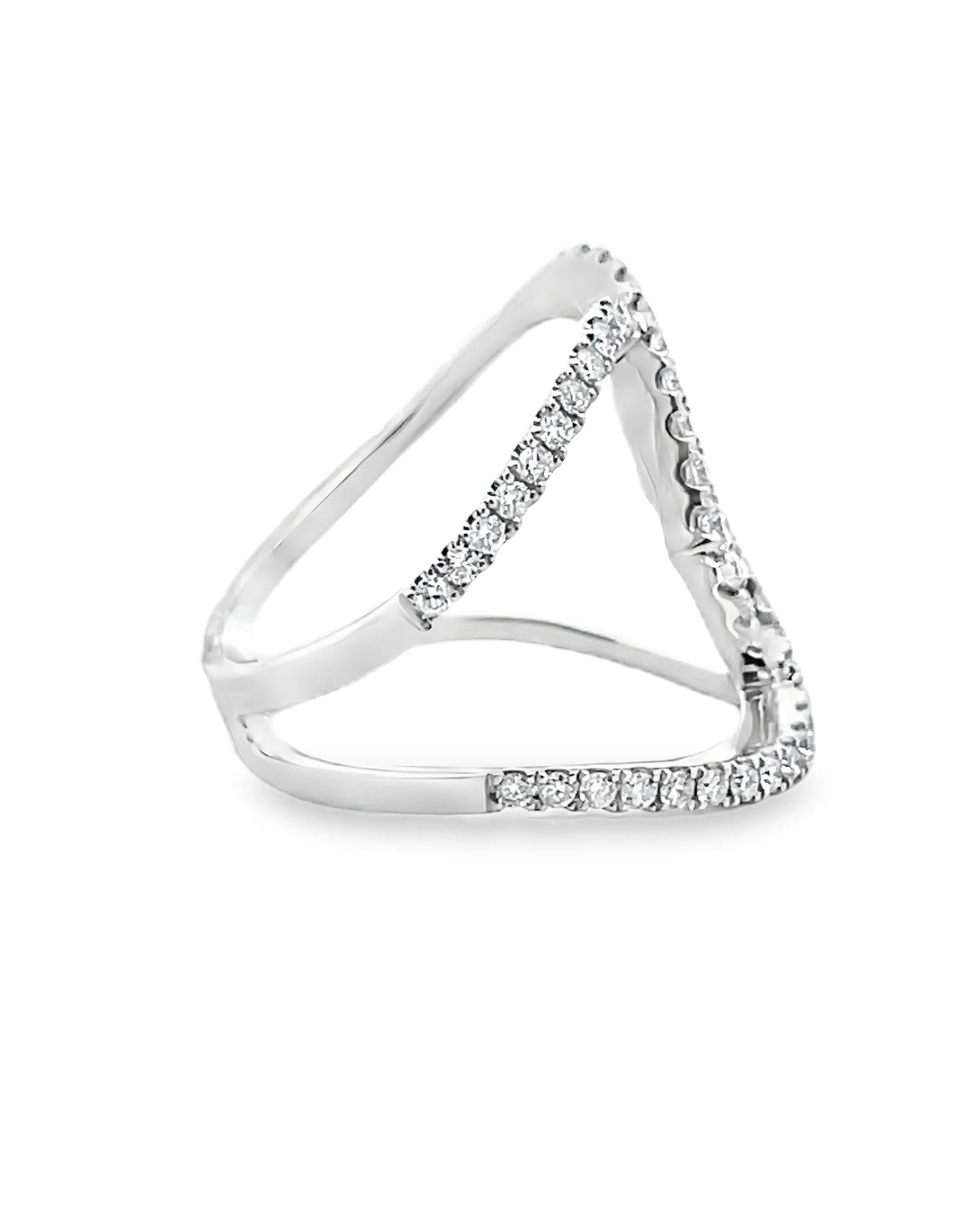 Round Cut Geometric Double Oval Interlocking Diamond Ring in 18K White Gold For Sale
