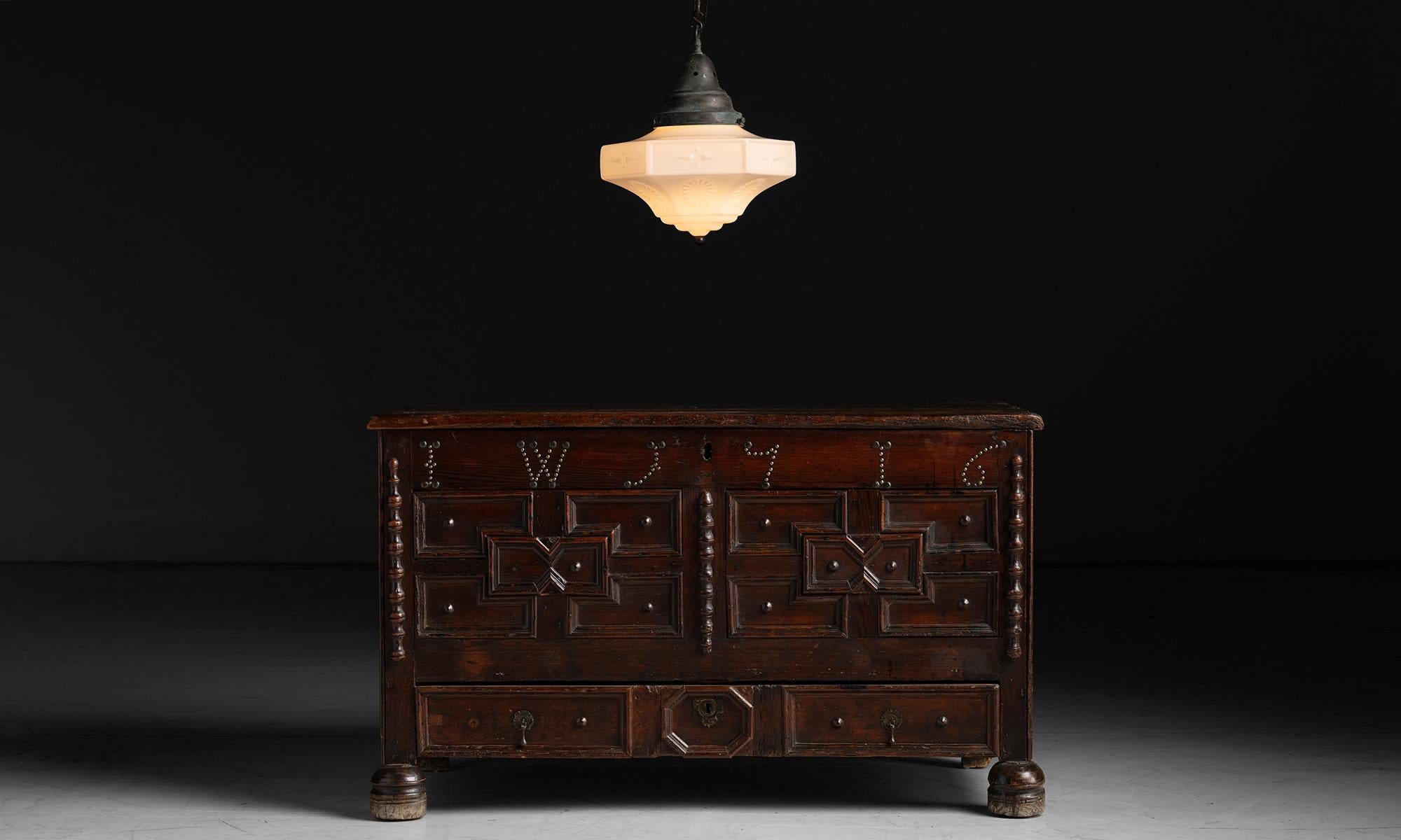 Geometric Dowery Chest, England 1716 In Good Condition For Sale In Culver City, CA