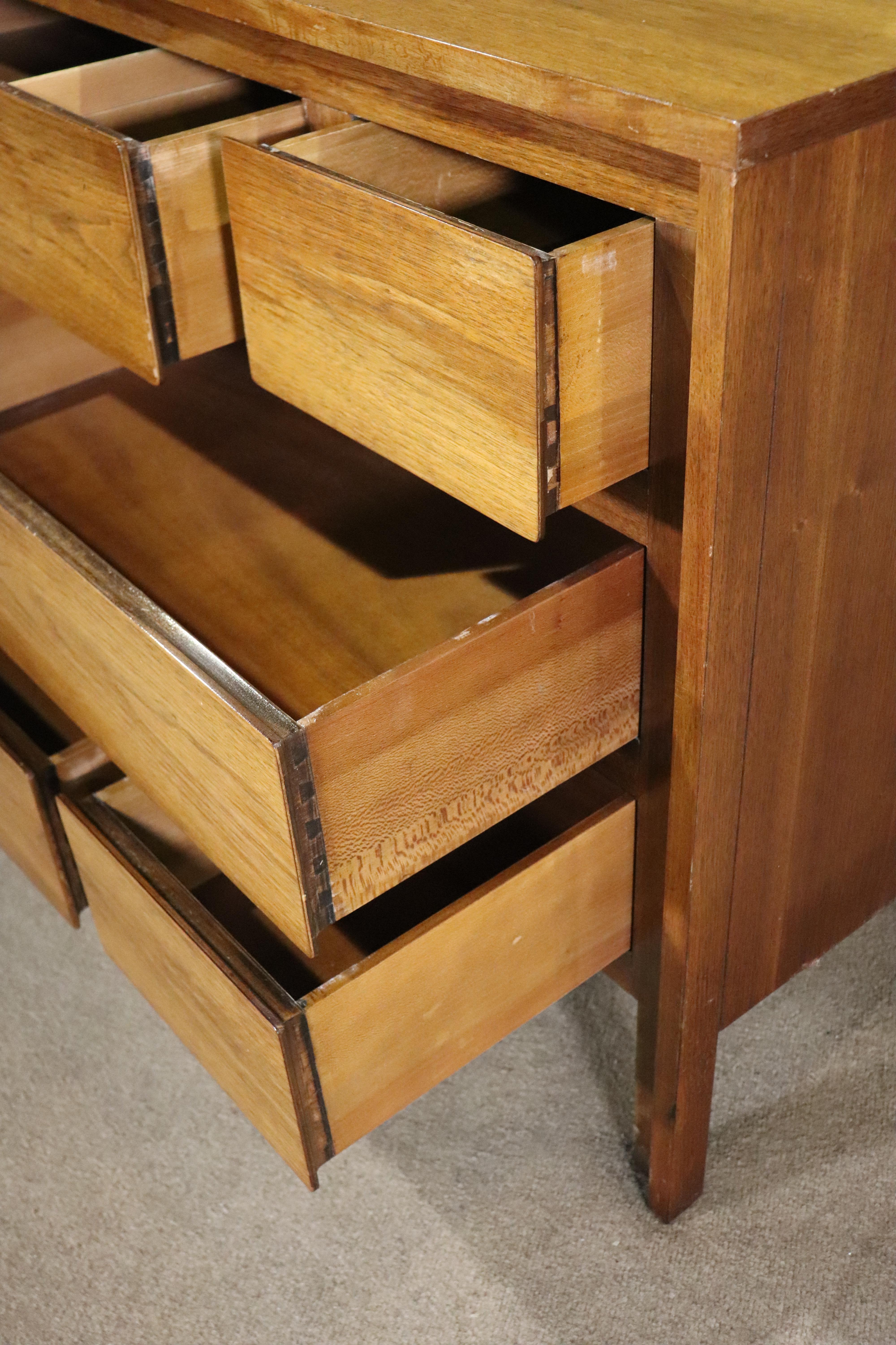 Geometric Dresser By Henredon after Gio Ponti In Good Condition For Sale In Brooklyn, NY