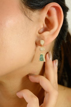 Geometric Drop Earrings in 18k Yellow Gold with Emerald & Diamond for Woman
