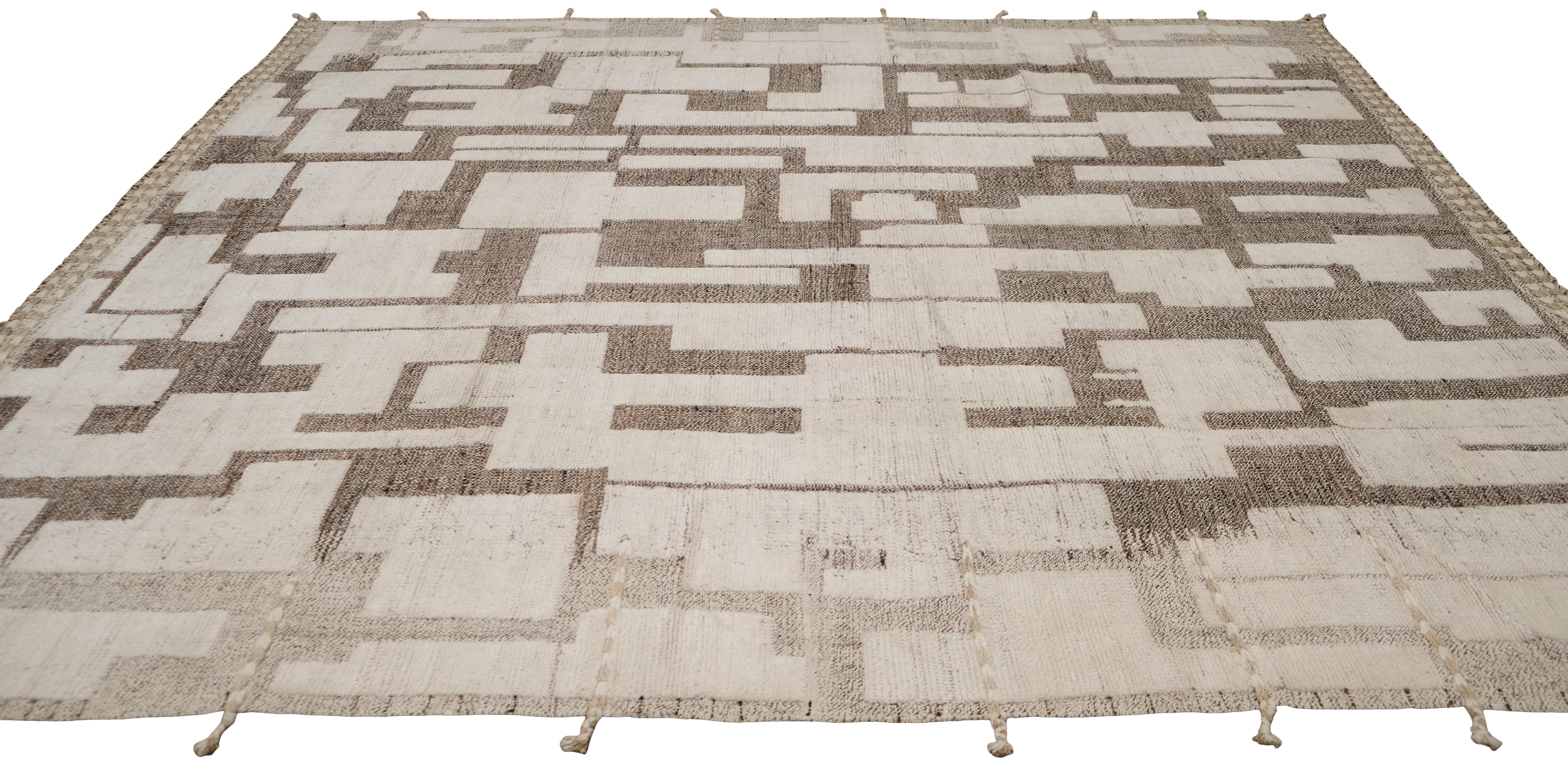 Geometrischer, erdfarbener, strukturierter Wollteppich 8'2''x9'7'' (Pakistanisch) im Angebot