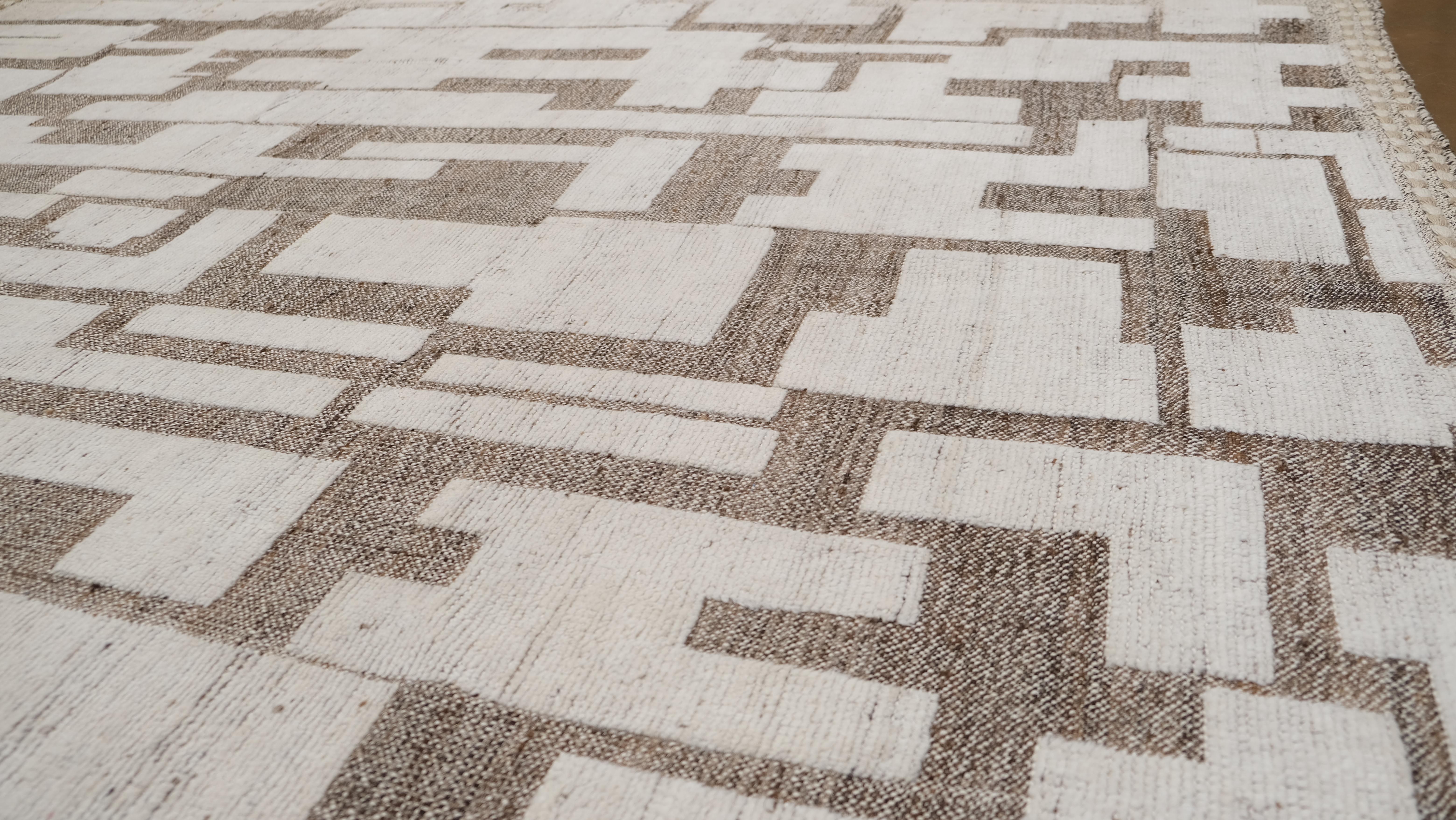 Geometrischer, erdfarbener, strukturierter Wollteppich 8'2''x9'7'' im Zustand „Neu“ im Angebot in Torrance, CA
