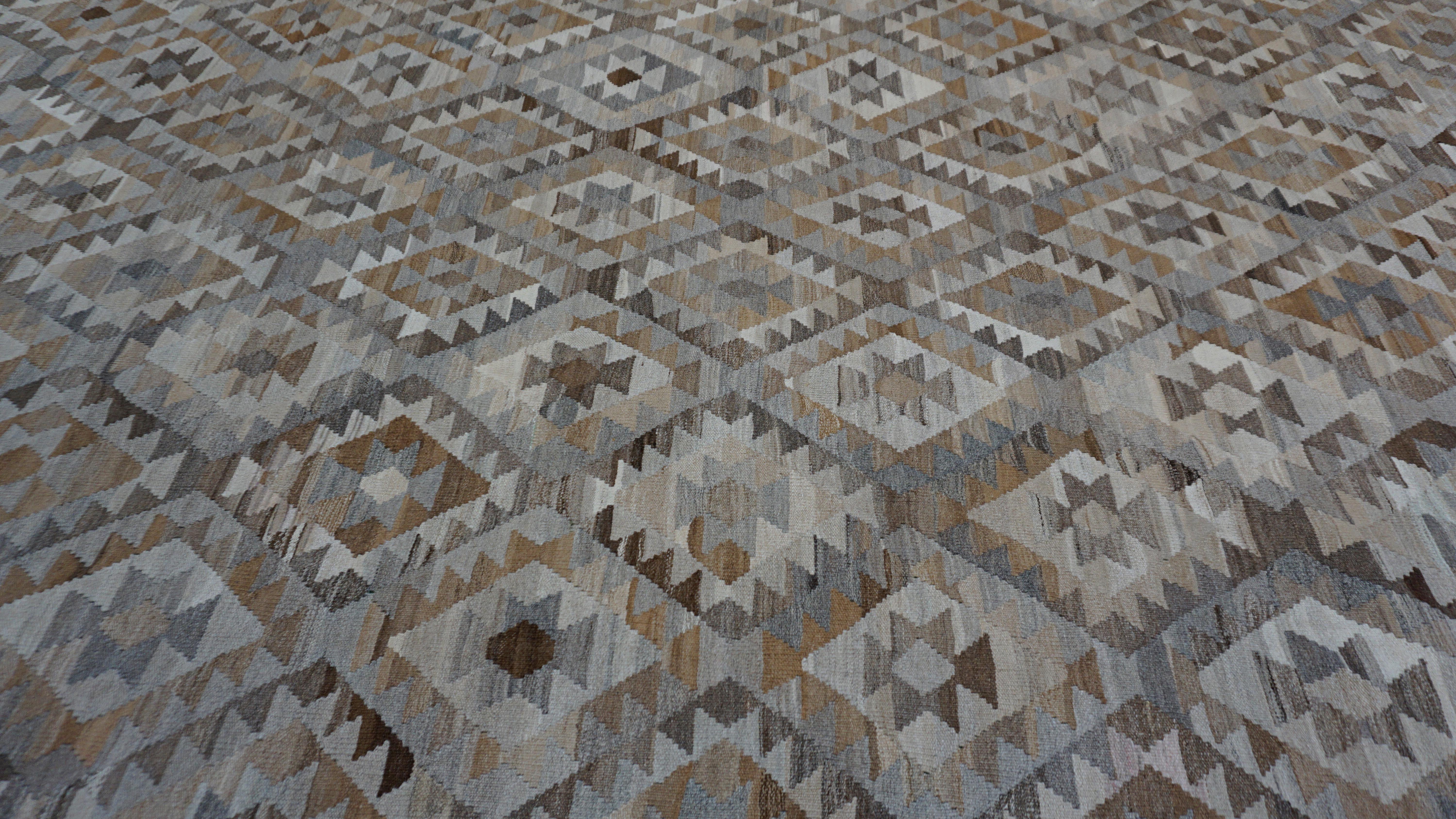 Pakistani Geometric Earthy Tones Diamond Patterned Handwoven Wool Kilim 9'4''x12' For Sale