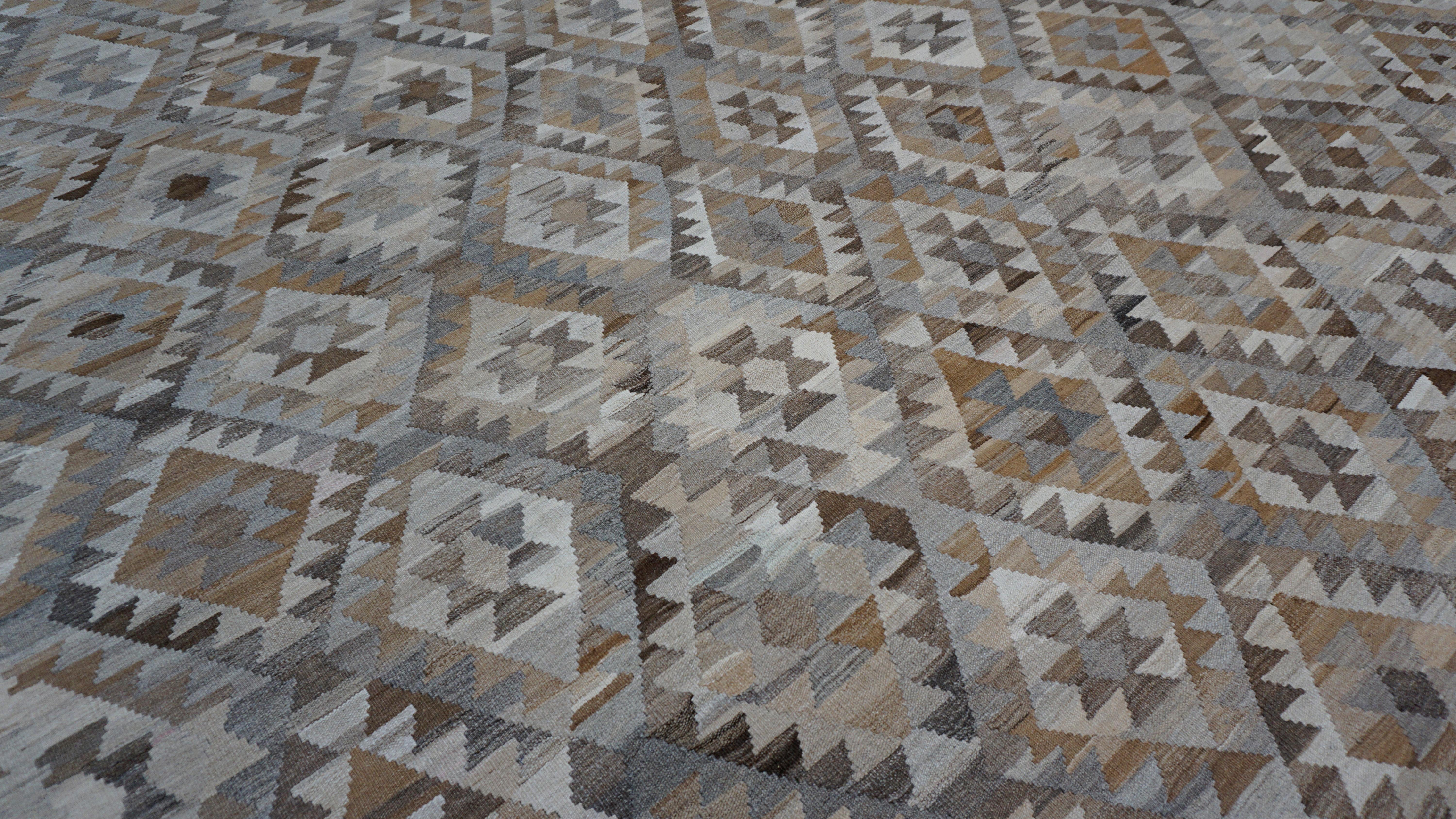 Hand-Woven Geometric Earthy Tones Diamond Patterned Handwoven Wool Kilim 9'4''x12' For Sale