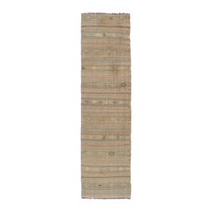 Geometrisch bestickter türkischer Flachgewebe-Läufer in warmen Tönen, Vintage