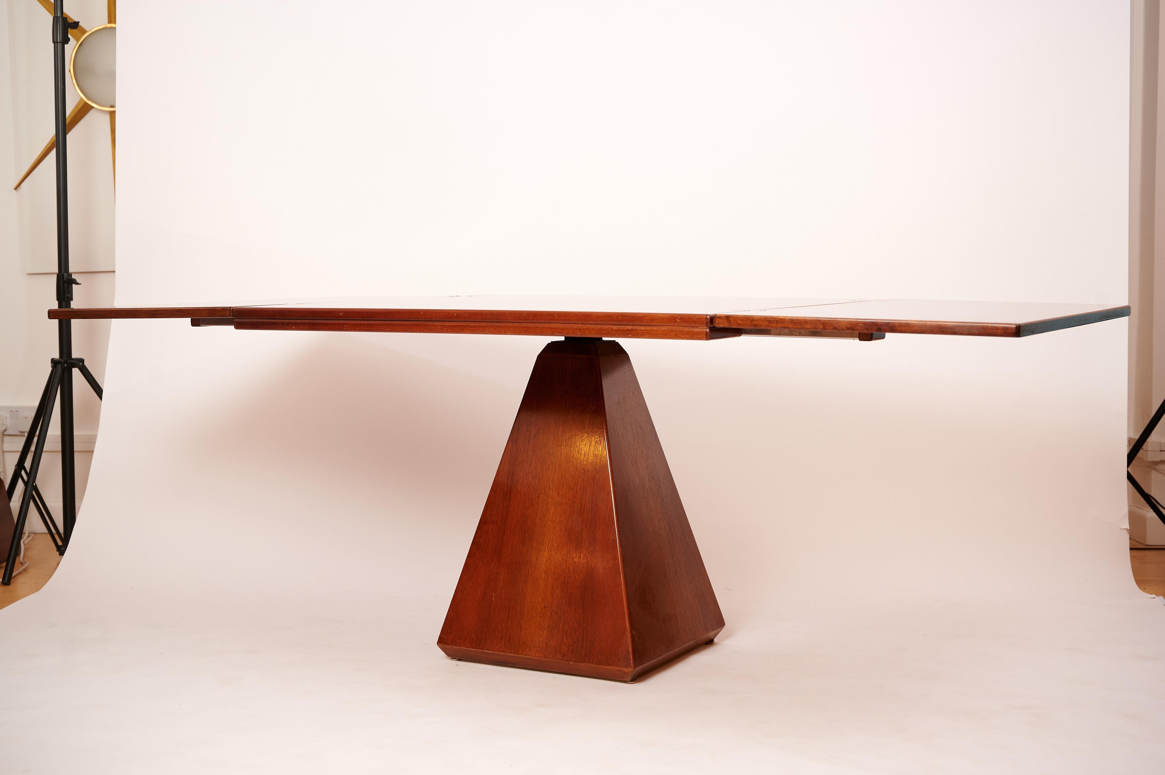 Geometric Expanding Dining Table 1