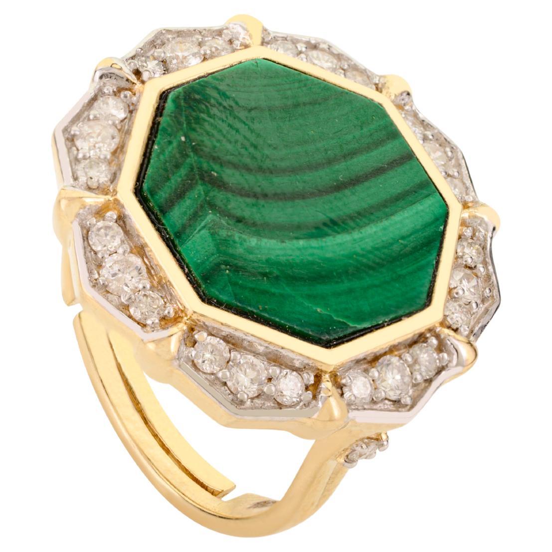 En vente :  Bague cocktail en or jaune 14 carats avec diamants et malachite de 7,7 carats, taille fantaisie 2