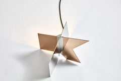 Geometrische flare 03 tischlampe von Jennifer Midoz