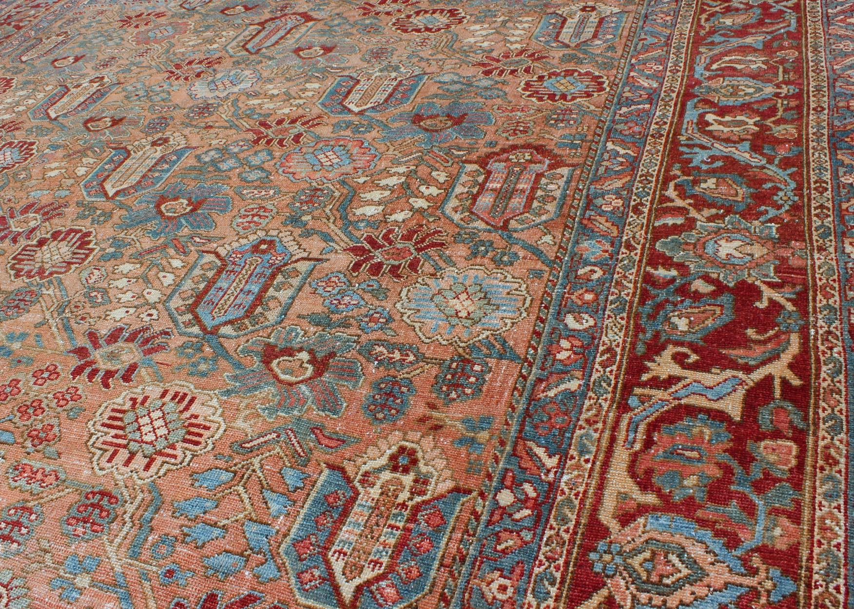 Geometrischer, floraler antiker persischer Bakhtiari-Teppich mit lachsfarbenem Allover-Design im Angebot 2