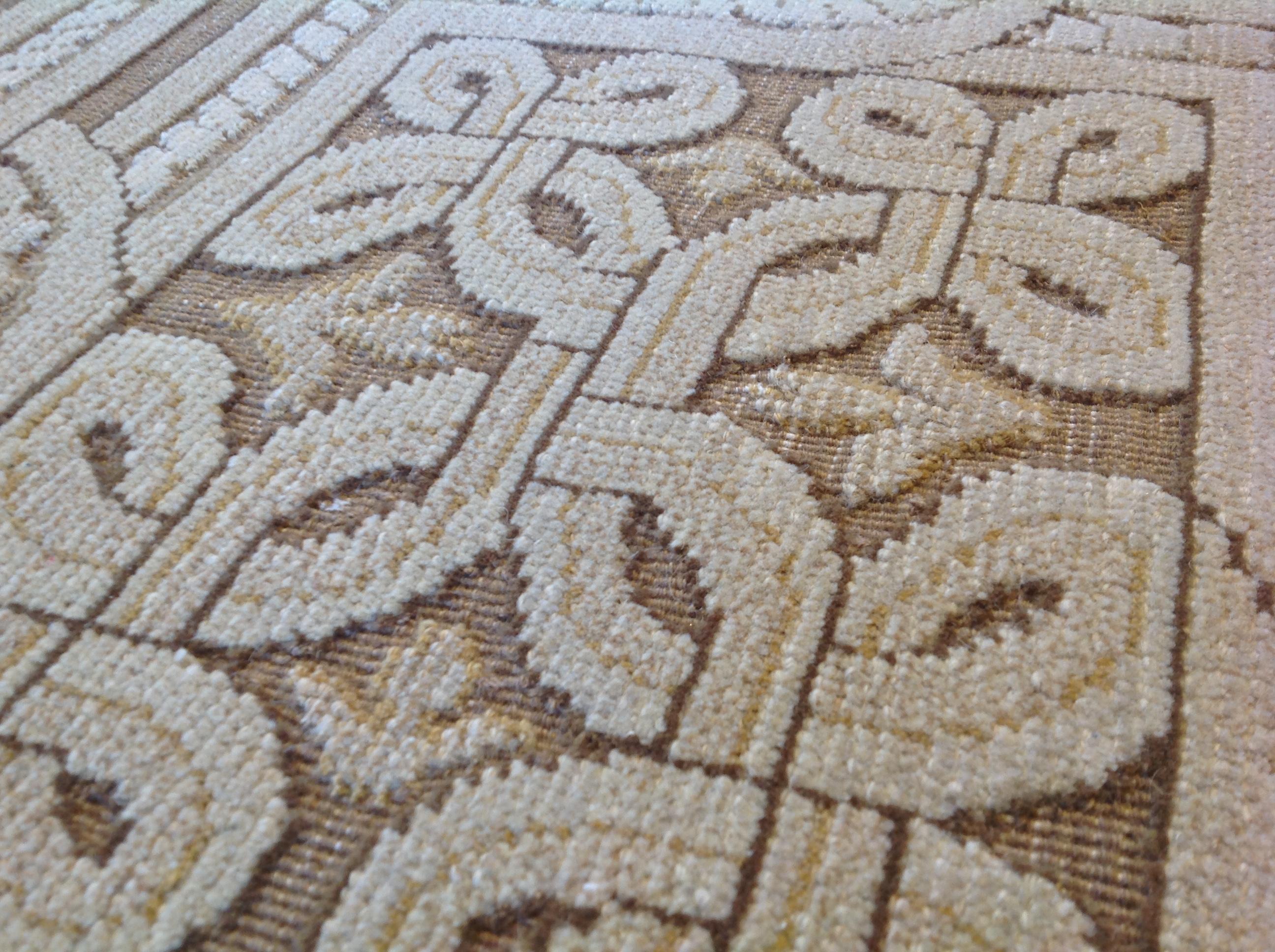 Tapis européen à fleurs géométriques en vente 1