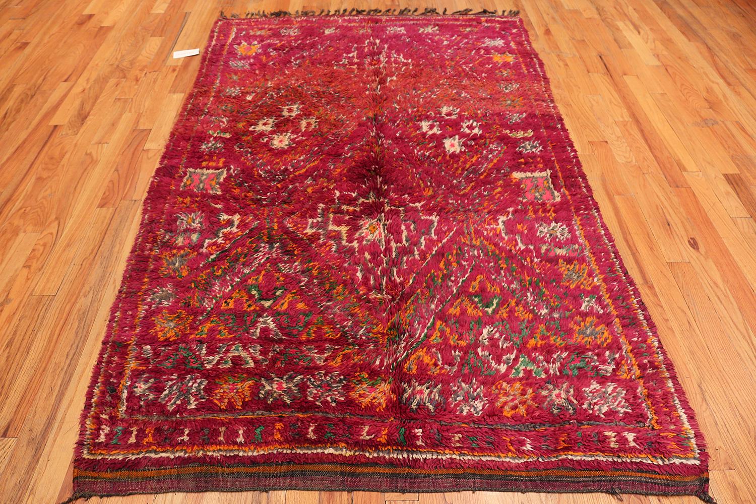 Wool Vintage Moroccan Rug. Size: 5 ft 7 in x 8 ft 8 in For Sale